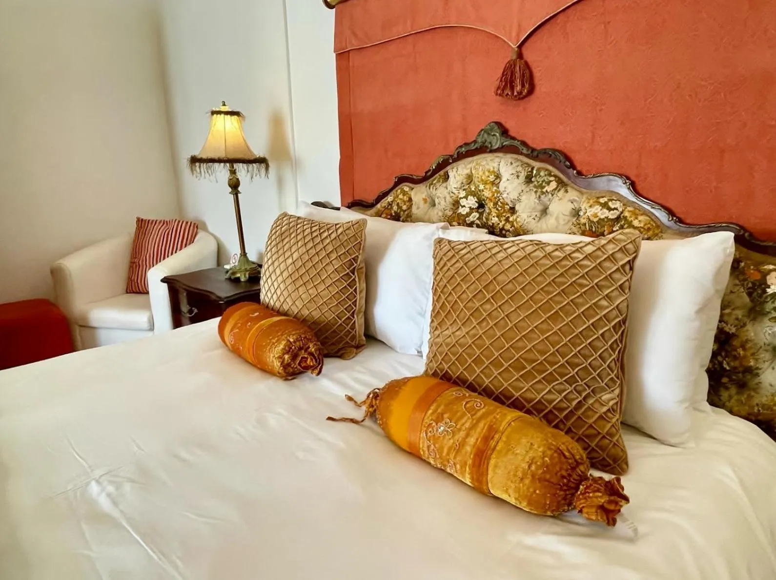 Bed in Paternoster Manor