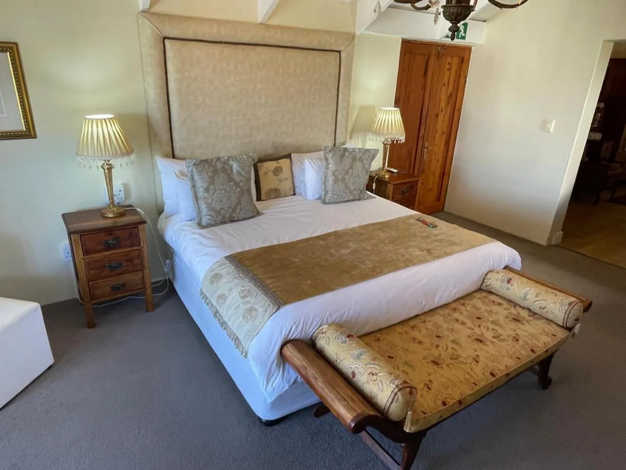 Bed in Paternoster Manor