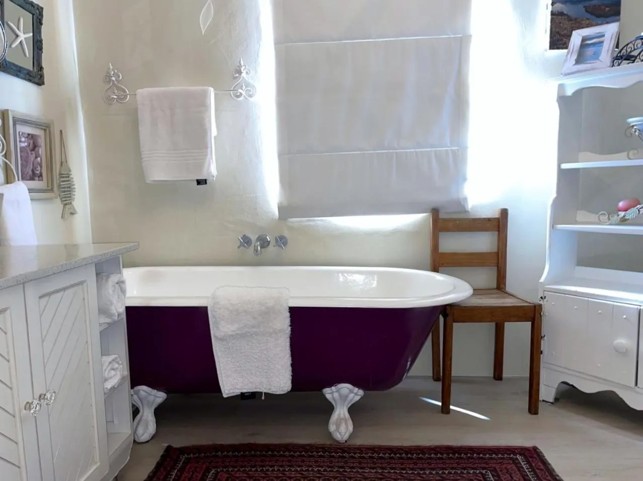 Bathroom, Bed in Paternoster Manor