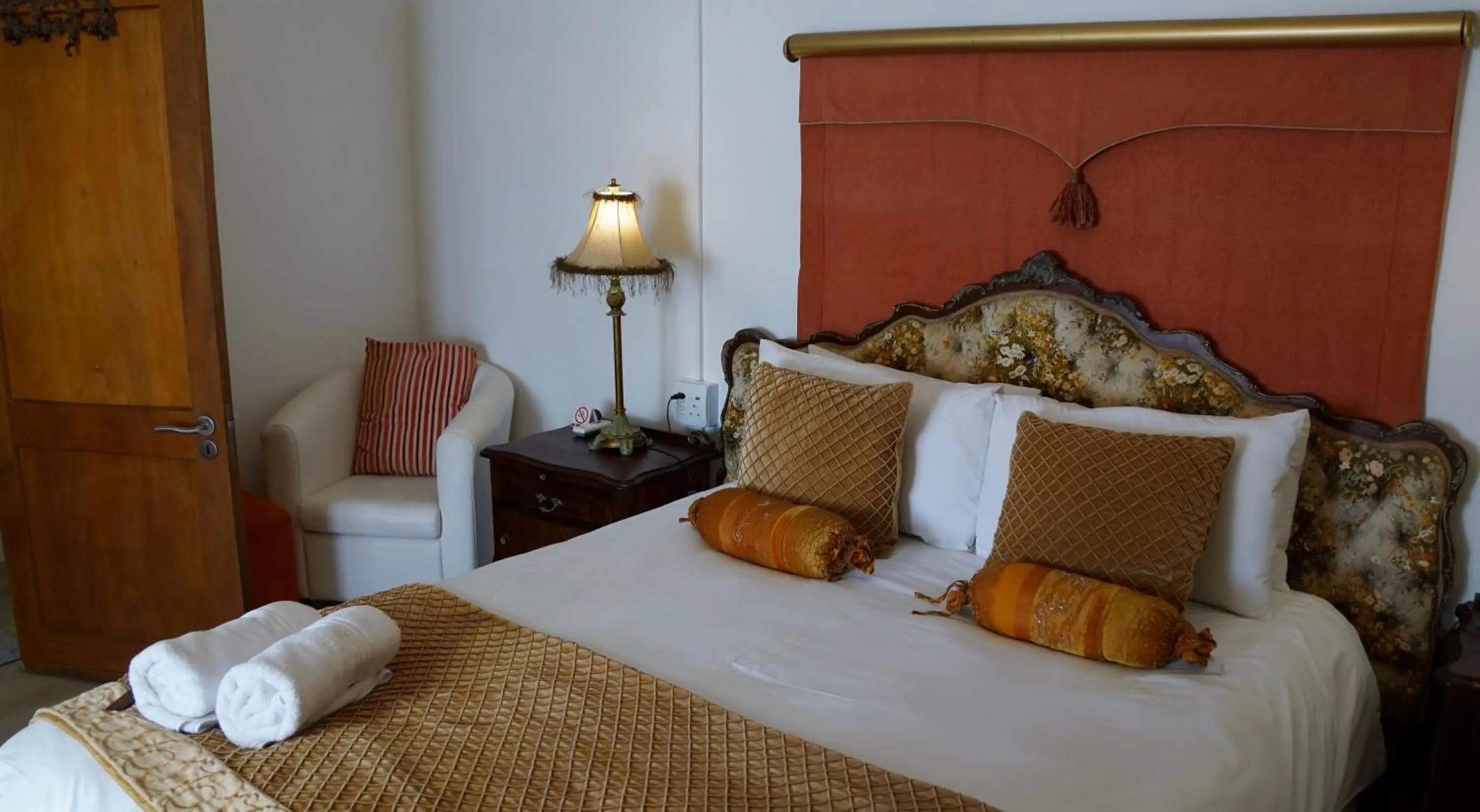 Bed in Paternoster Manor