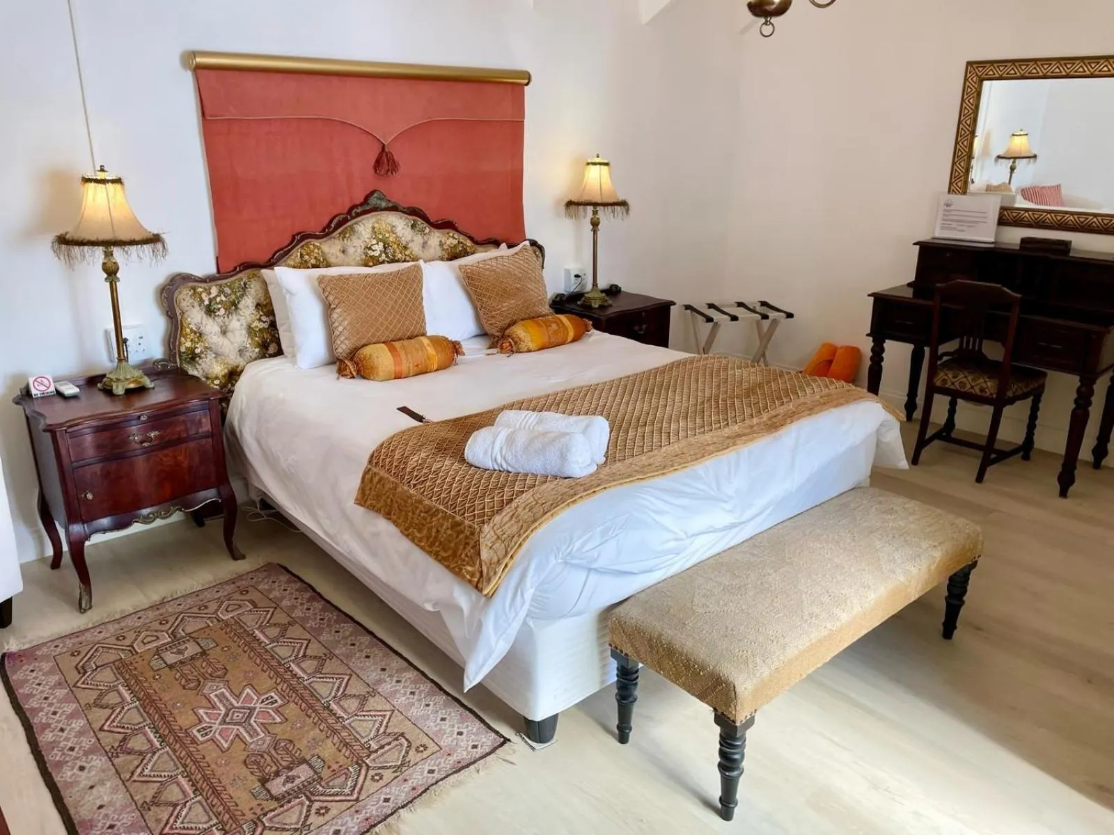 Bed in Paternoster Manor