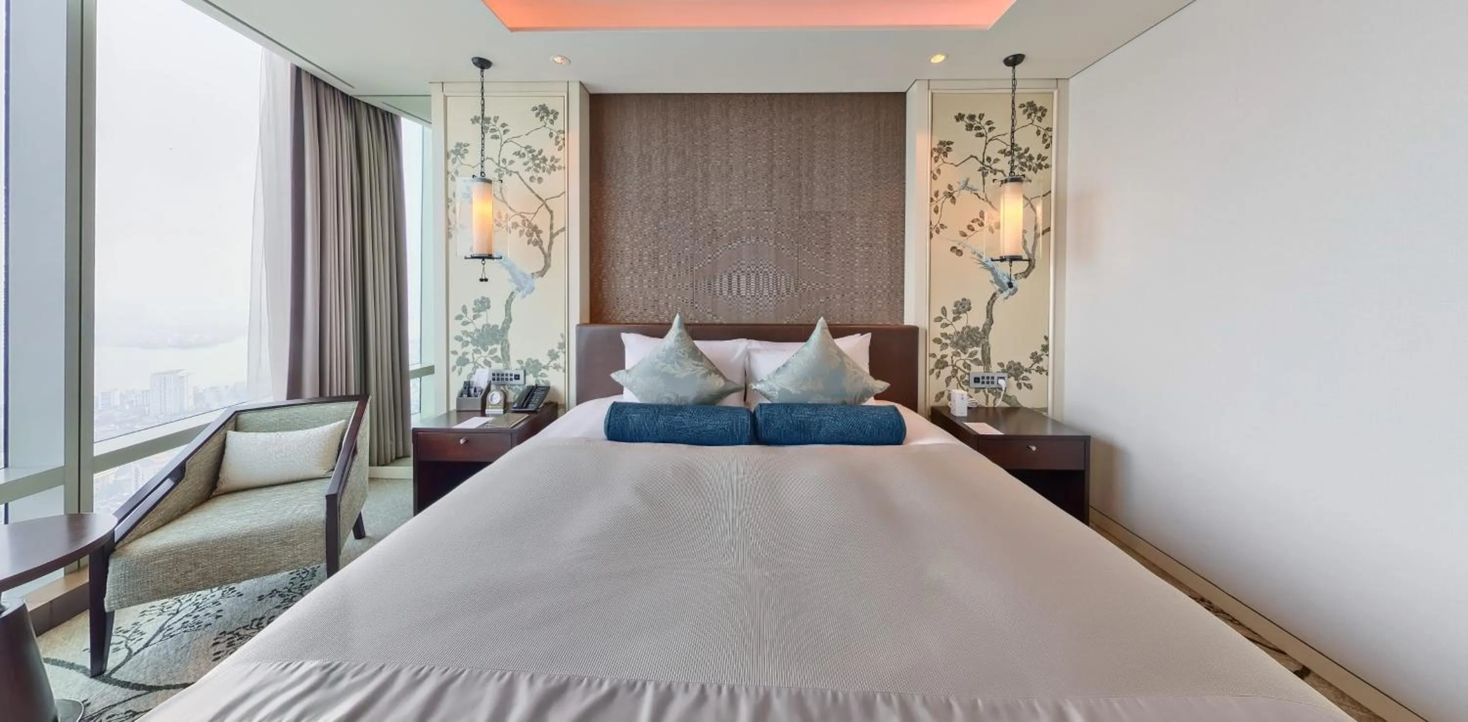 Bedroom, Bed in Lotte Hotel Hanoi