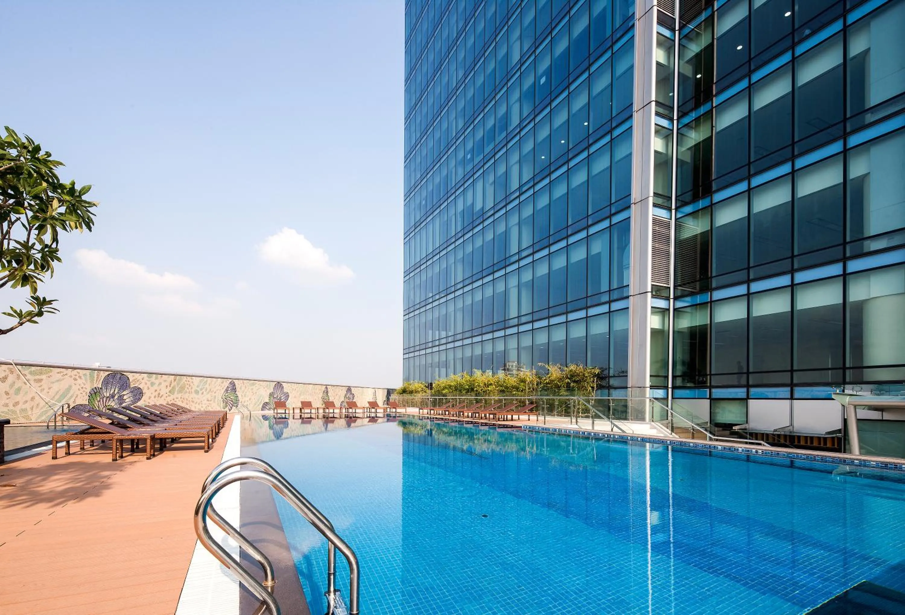 Swimming pool in Lotte Hotel Hanoi