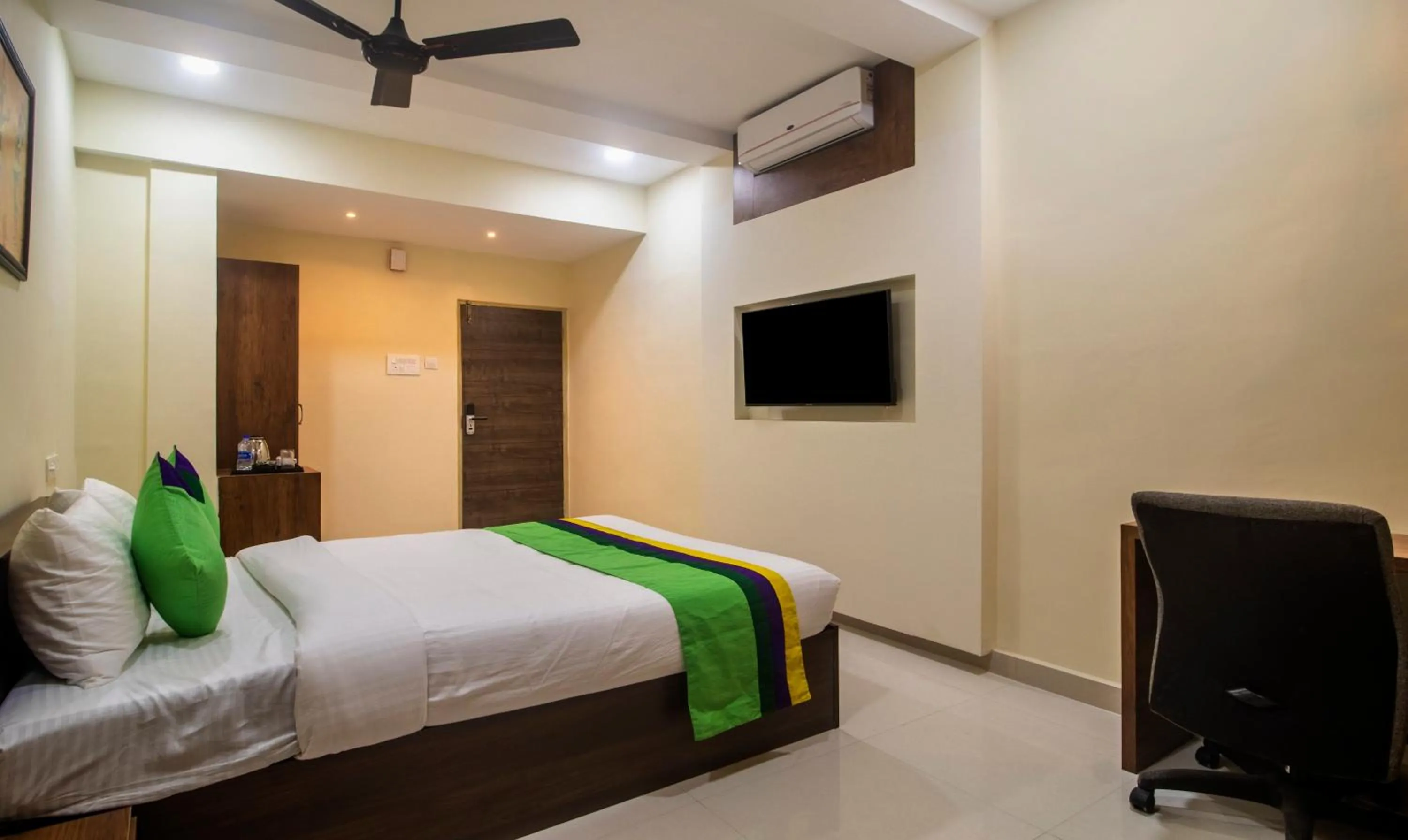 Bed in Treebo Navya The Park