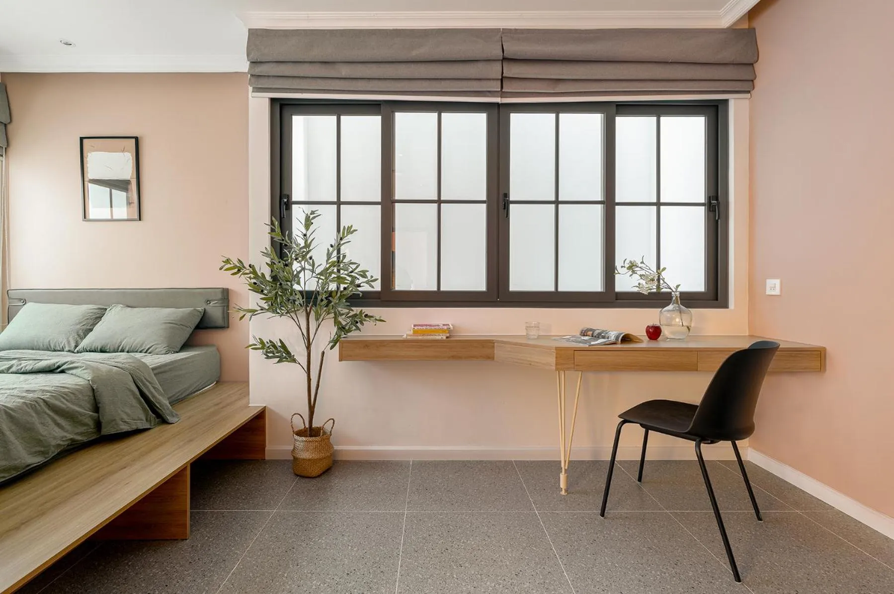 Bed in M Village Living Hoàng Văn Thụ