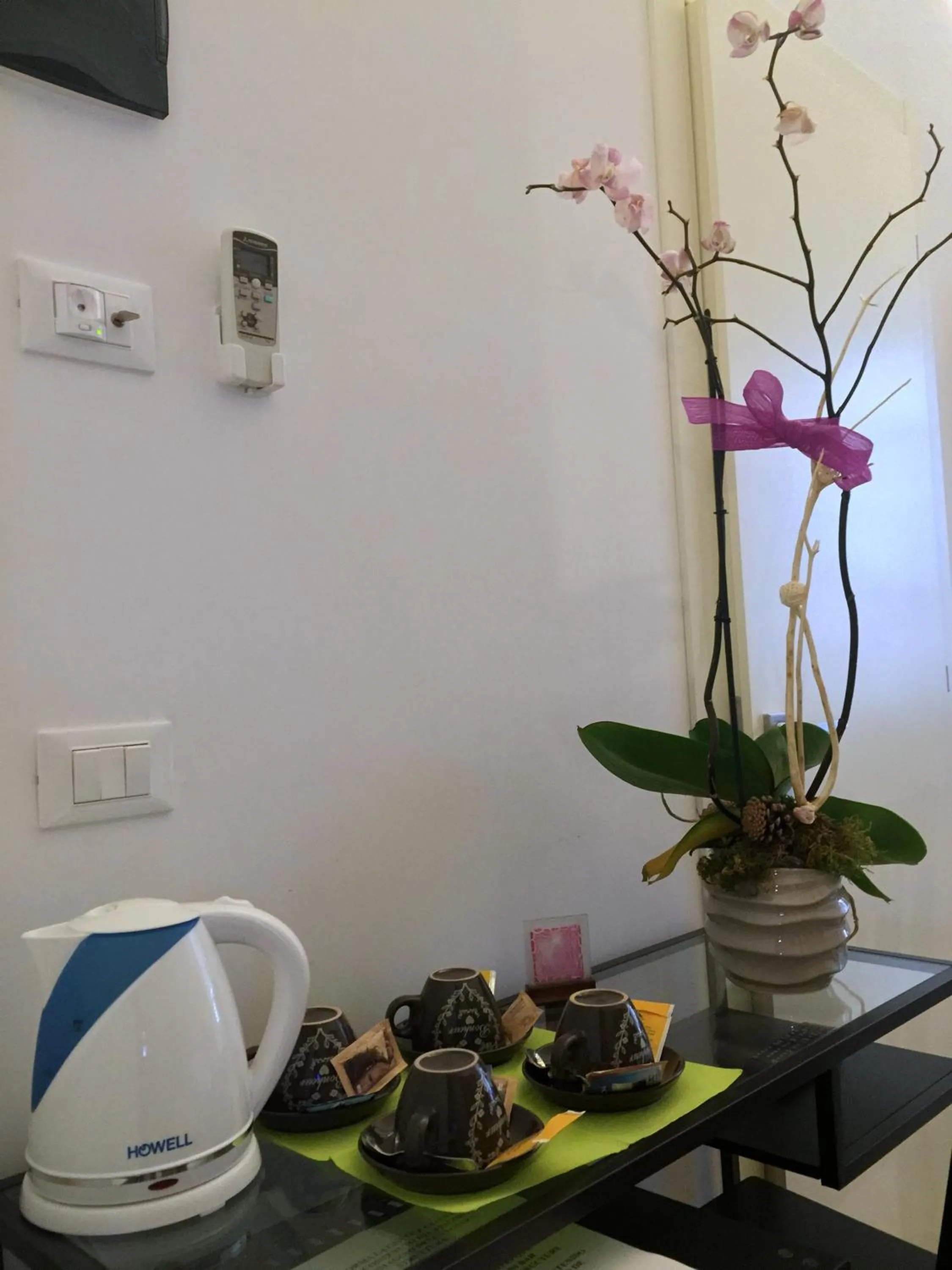 Coffee/tea facilities in C'era Una Volta