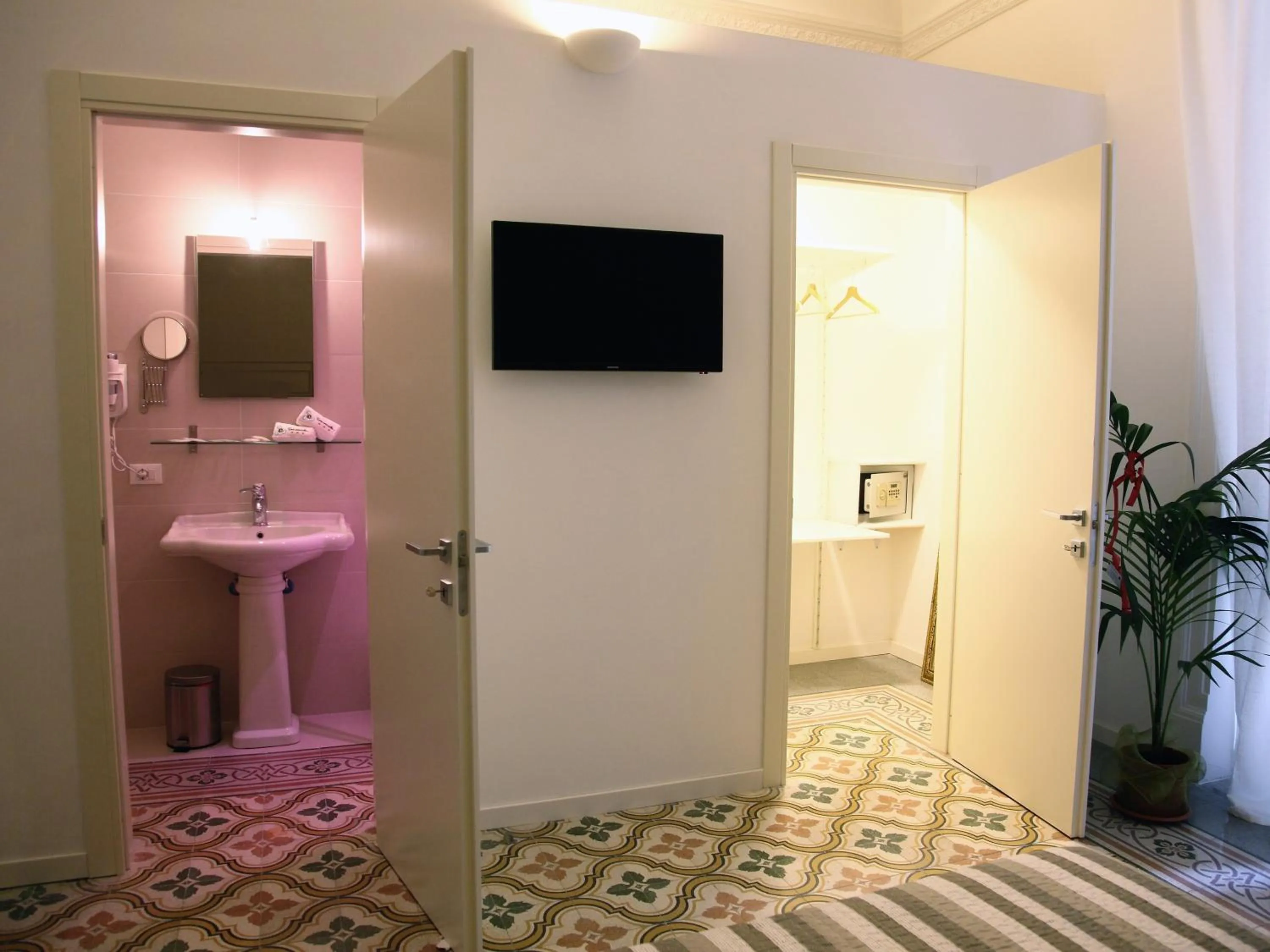 Decorative detail in C'era Una Volta