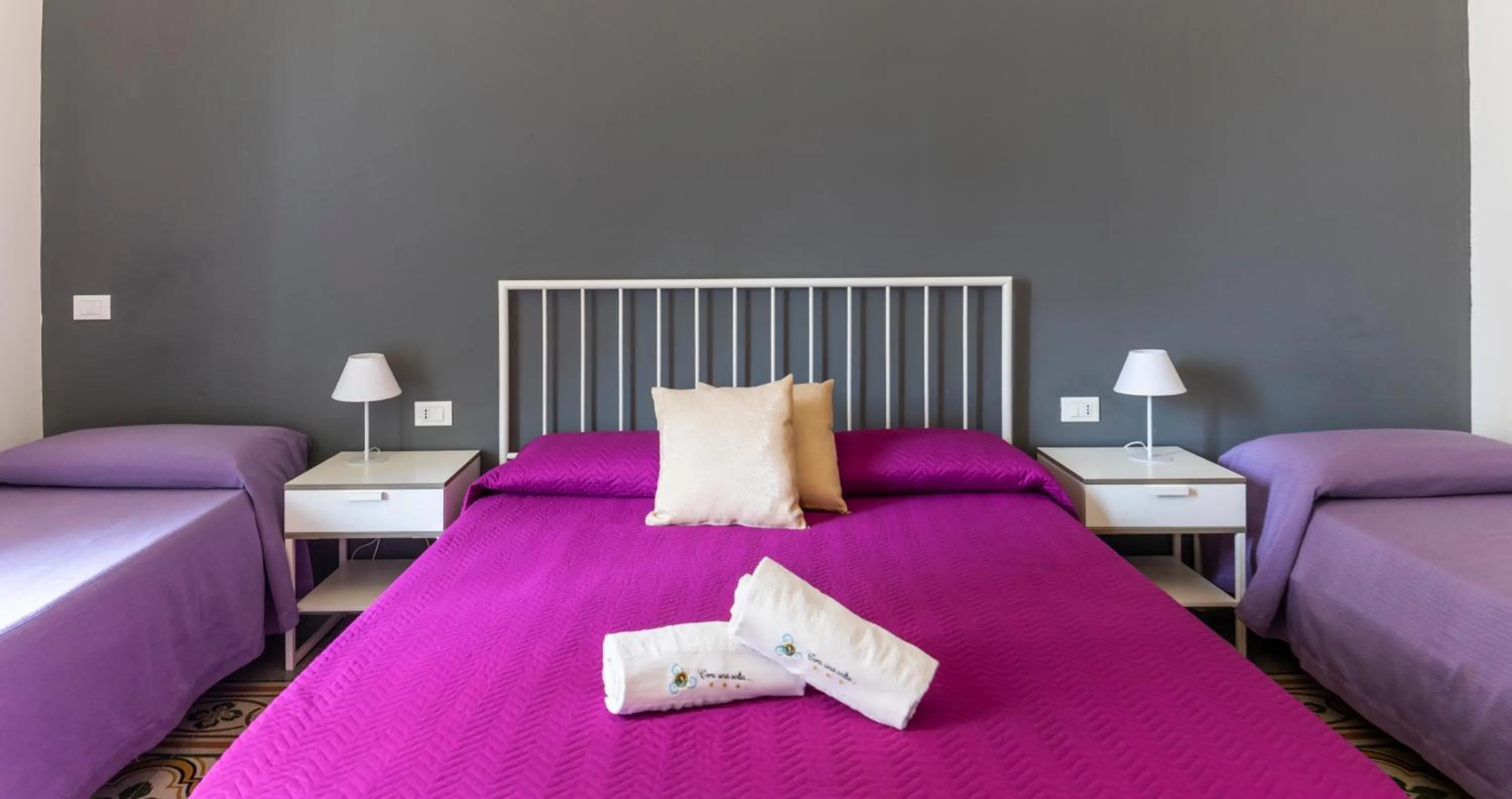 Photo of the whole room, Bed in C'era Una Volta