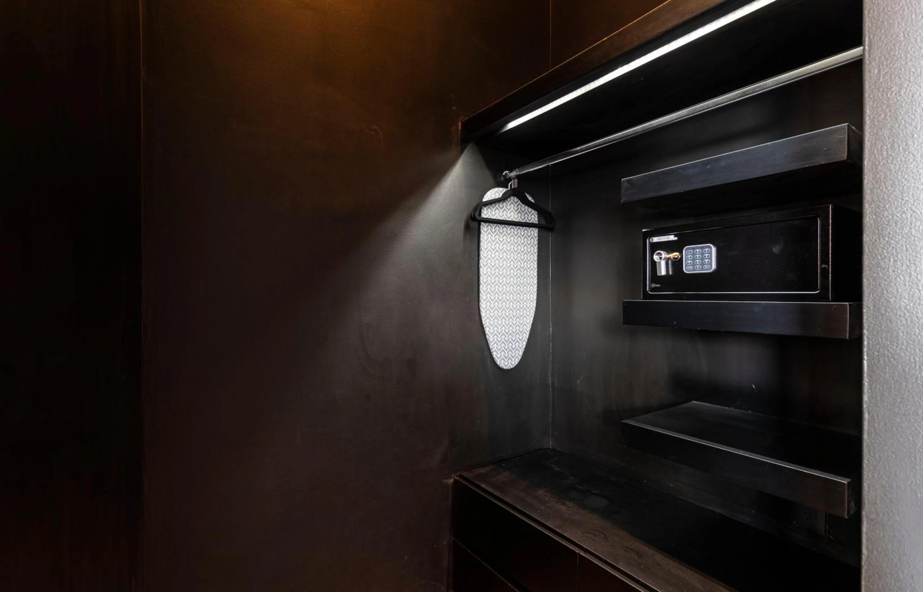 wardrobe in Collection Suites by Kukun