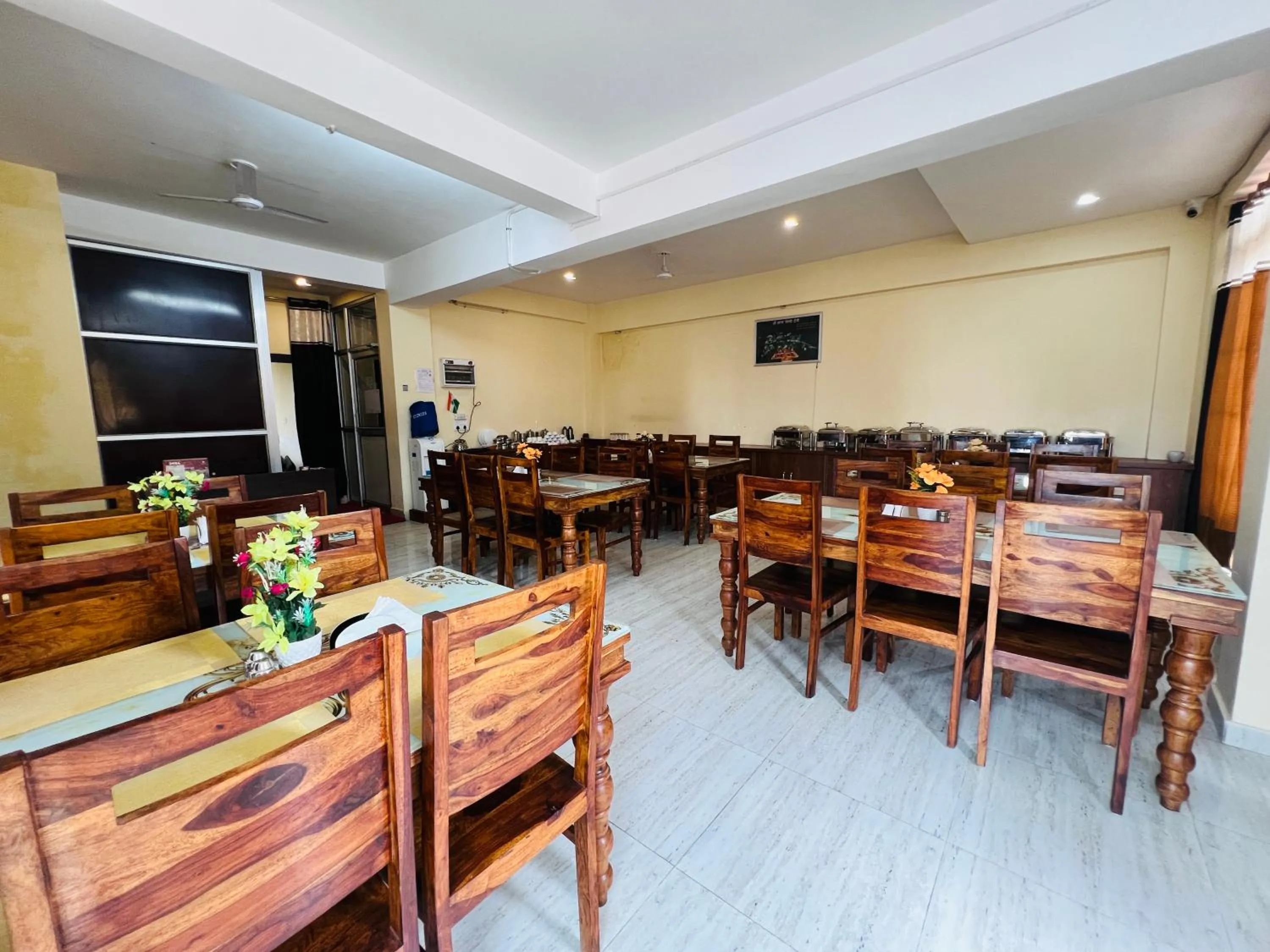 Restaurant/places to eat in The Fragrance Hotel