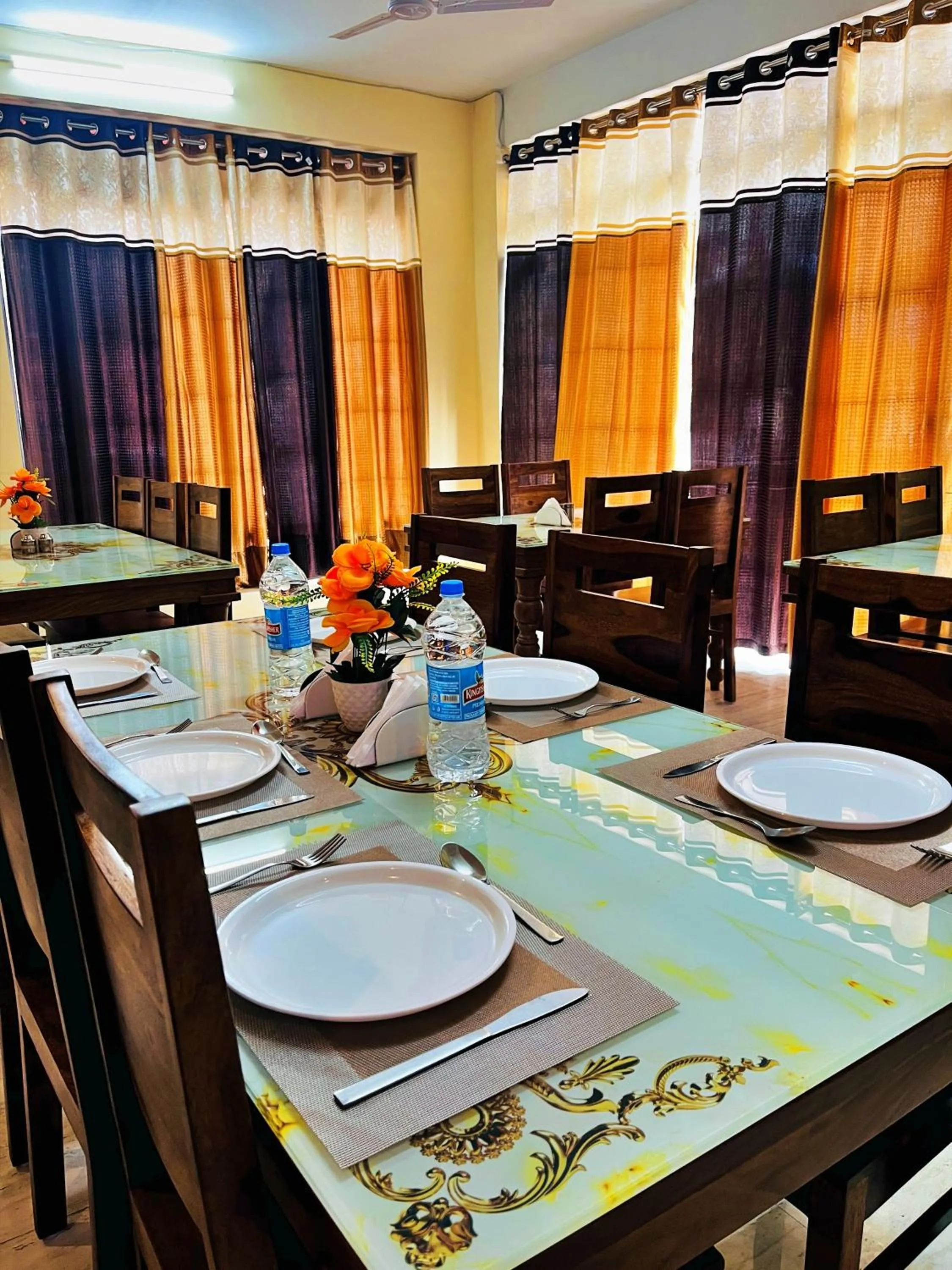 Restaurant/places to eat in The Fragrance Hotel