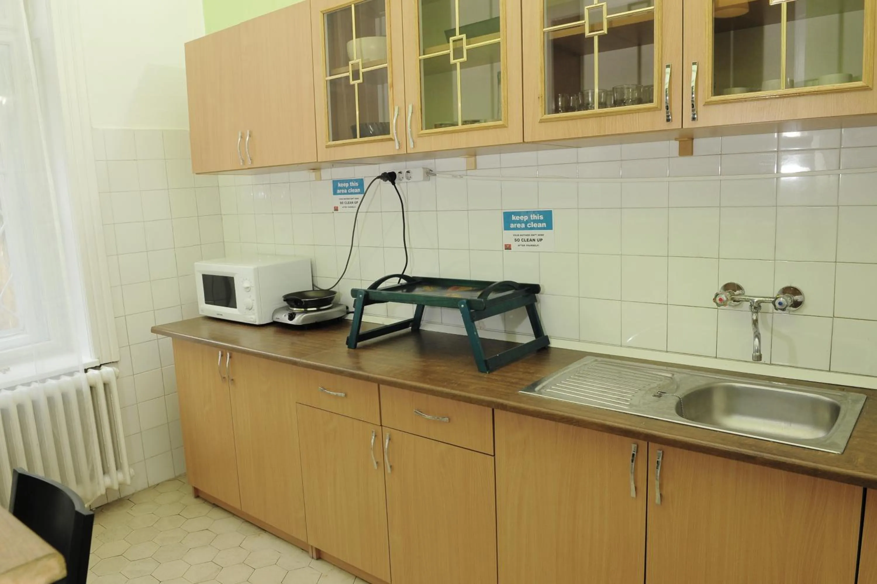 Kitchen or kitchenette in Westend Hostel