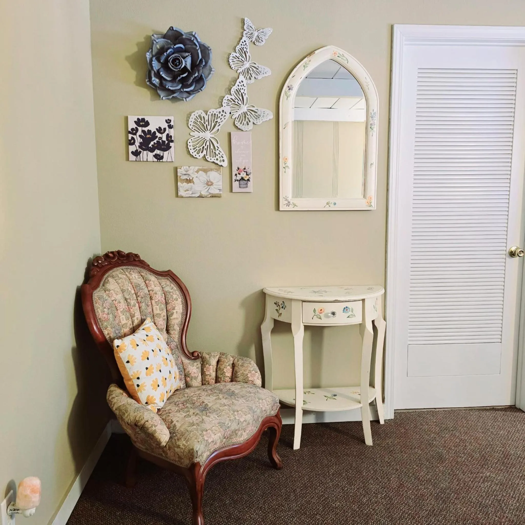Seating area in Miranda Gardens Resort