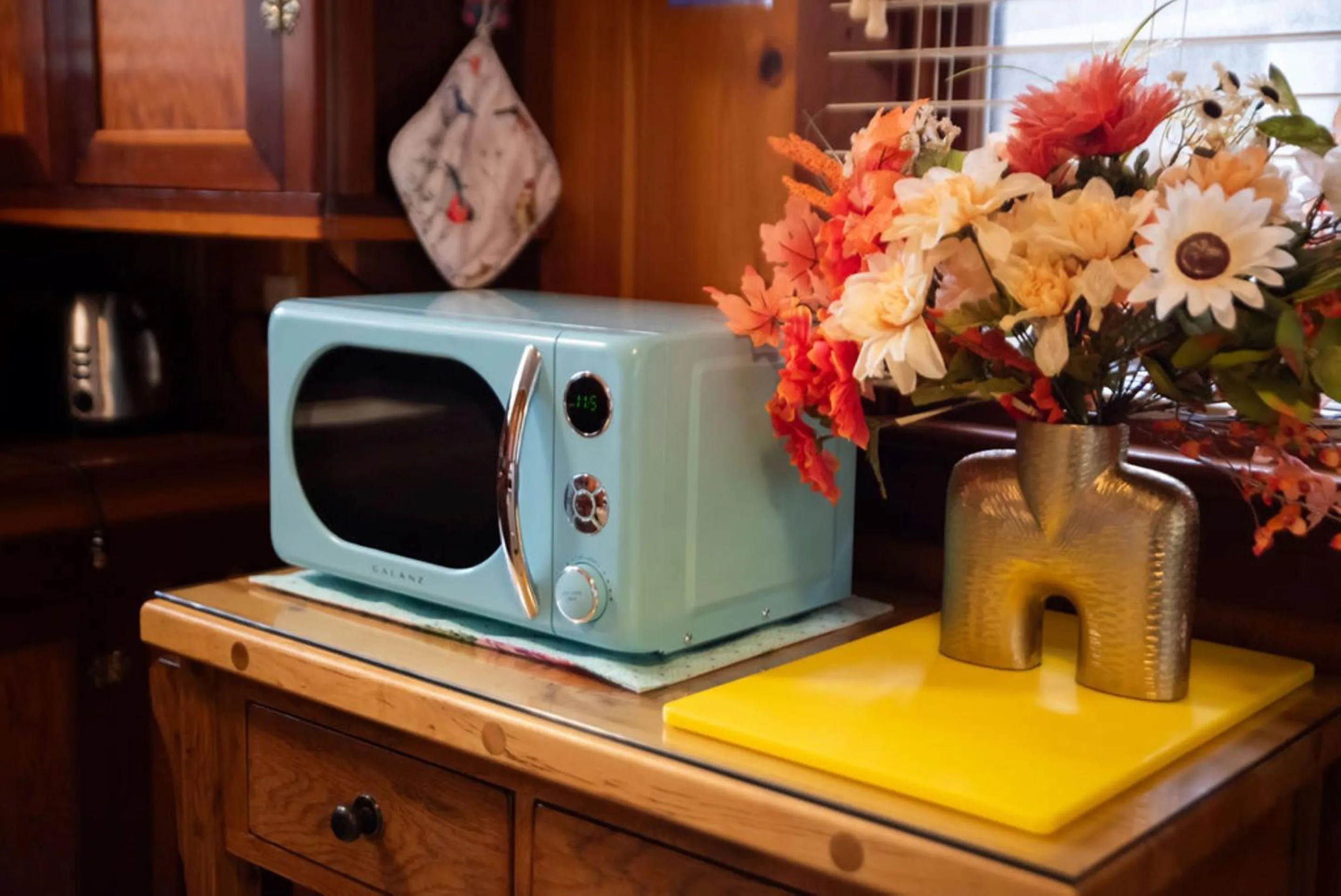Kitchen or kitchenette in Miranda Gardens Resort