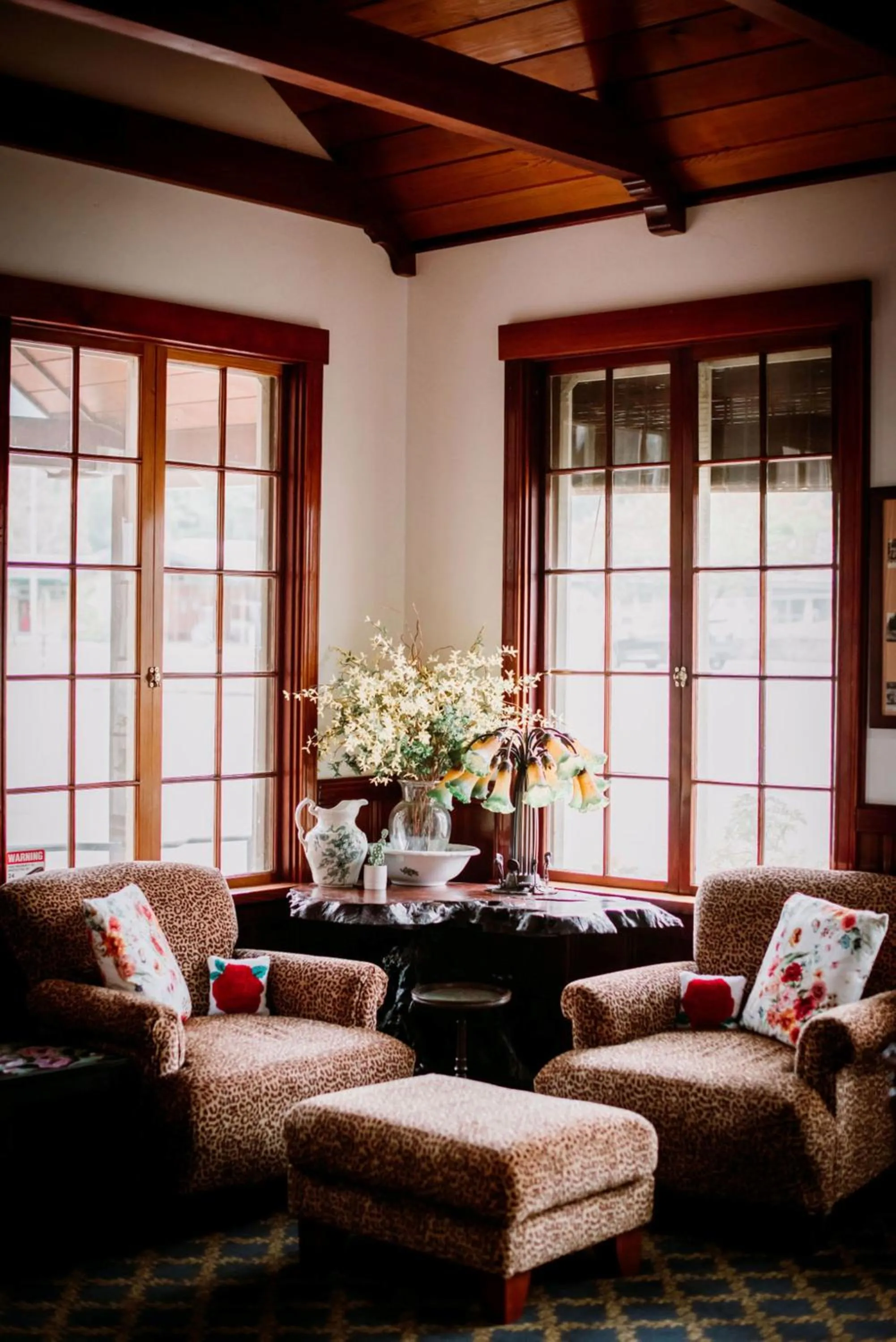 Seating area in Miranda Gardens Resort