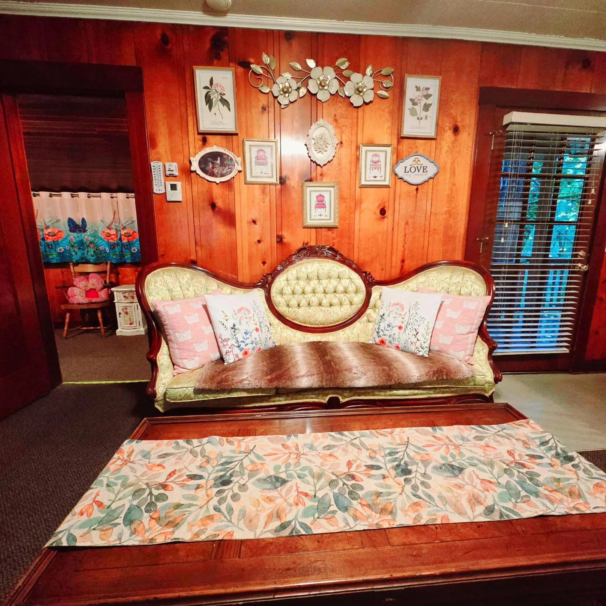 Living room in Miranda Gardens Resort