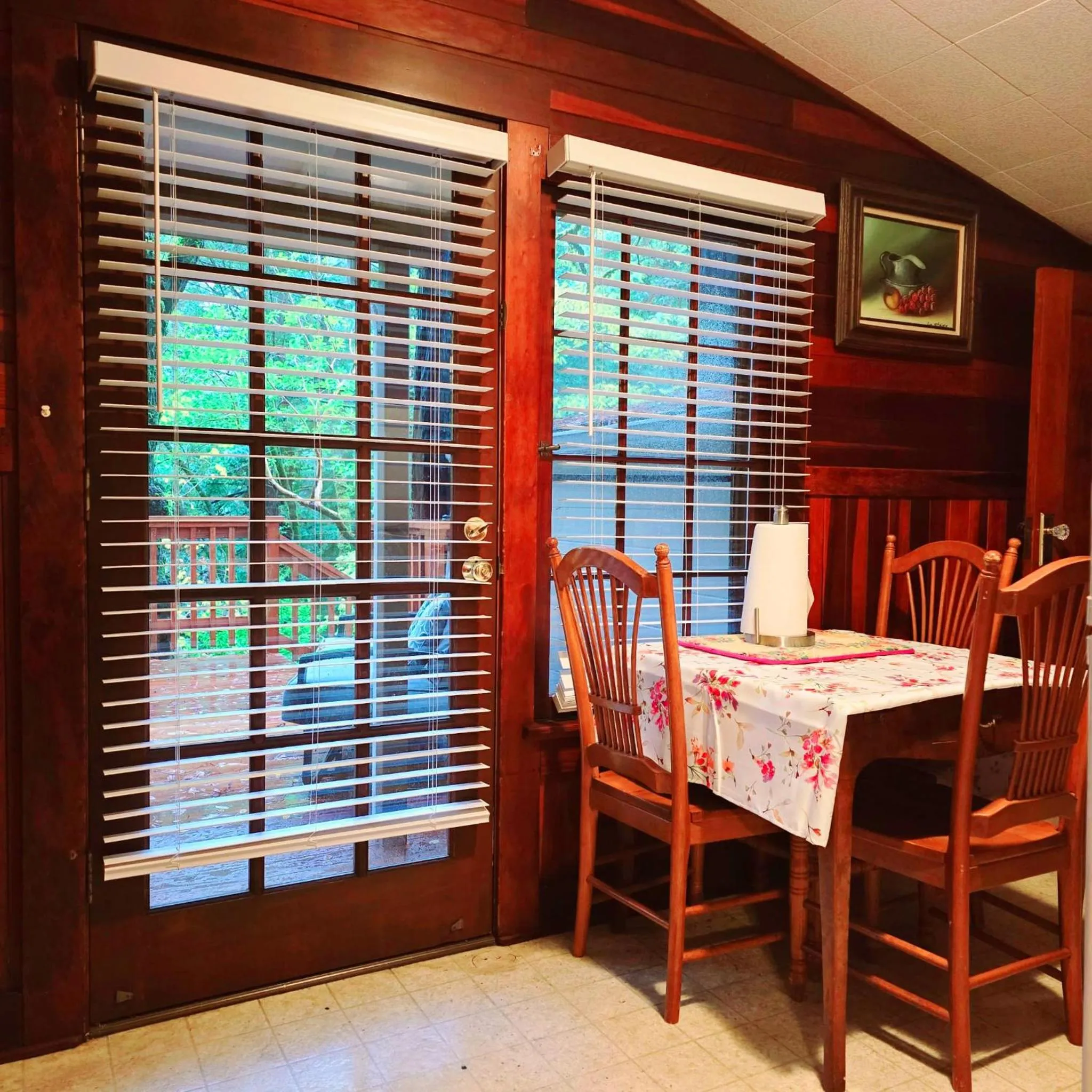 Dining area in Miranda Gardens Resort