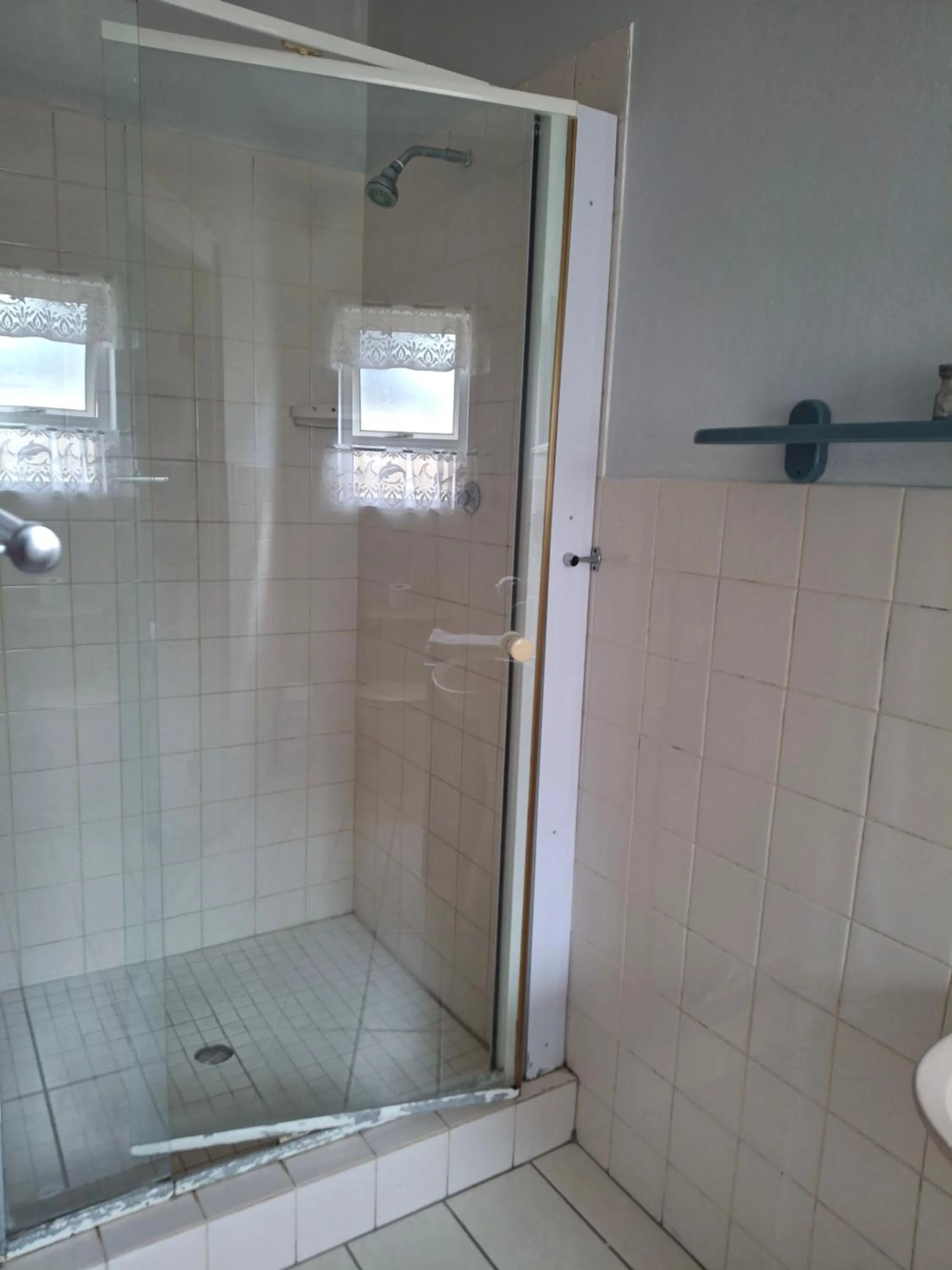 Shower in Whale Watchers Inn