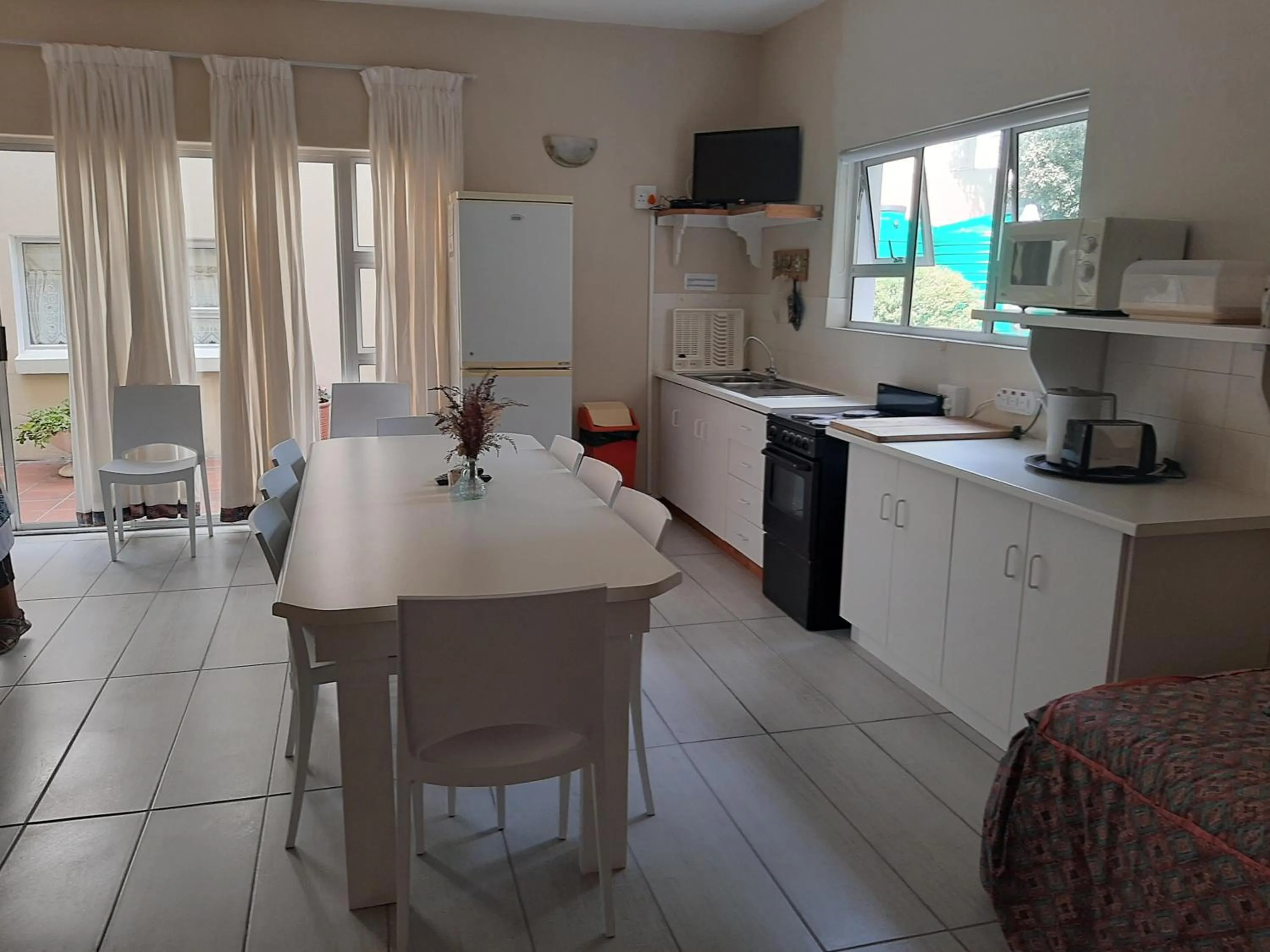 Kitchen or kitchenette in Whale Watchers Inn