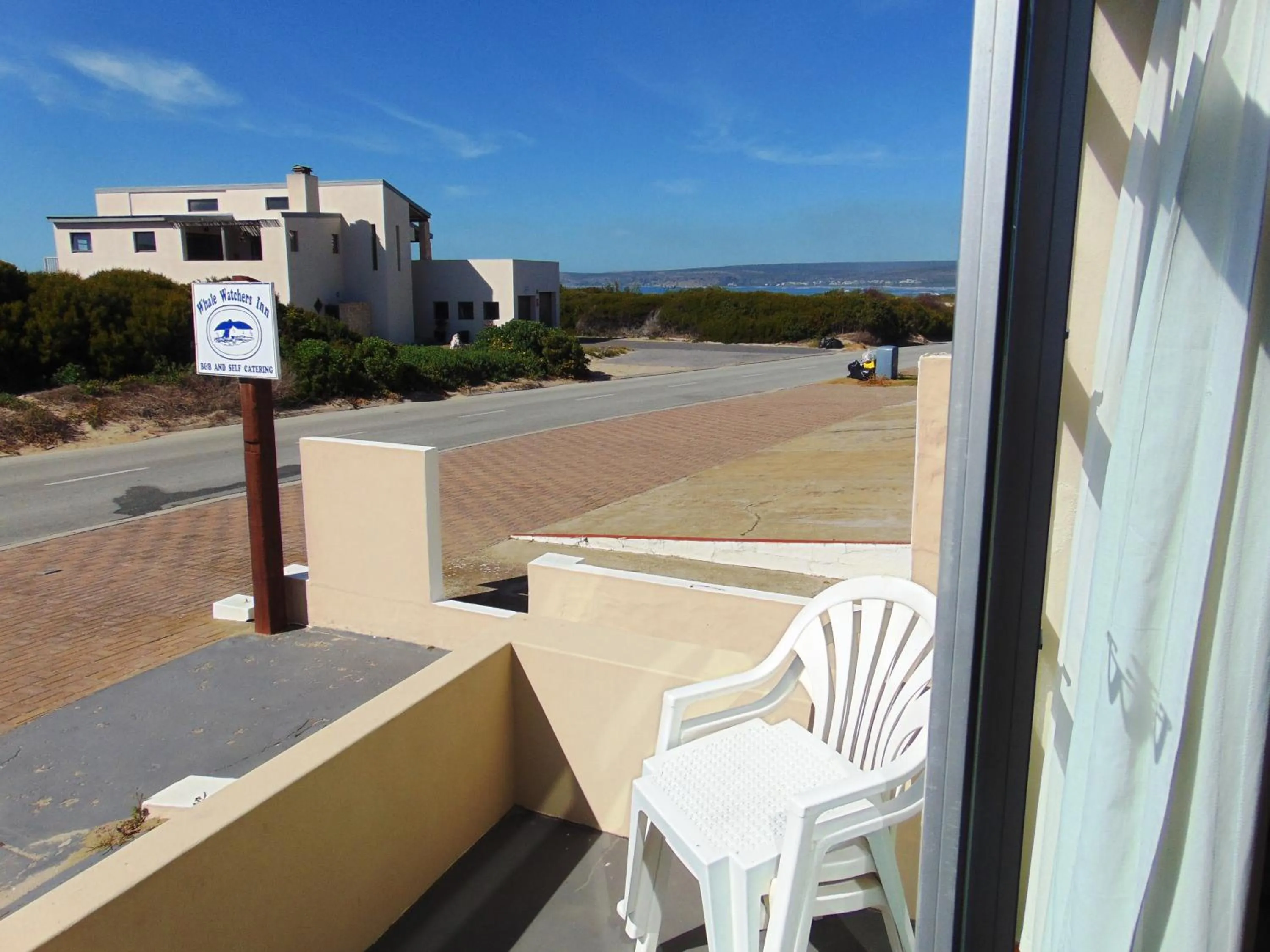 Living room in Whale Watchers Inn