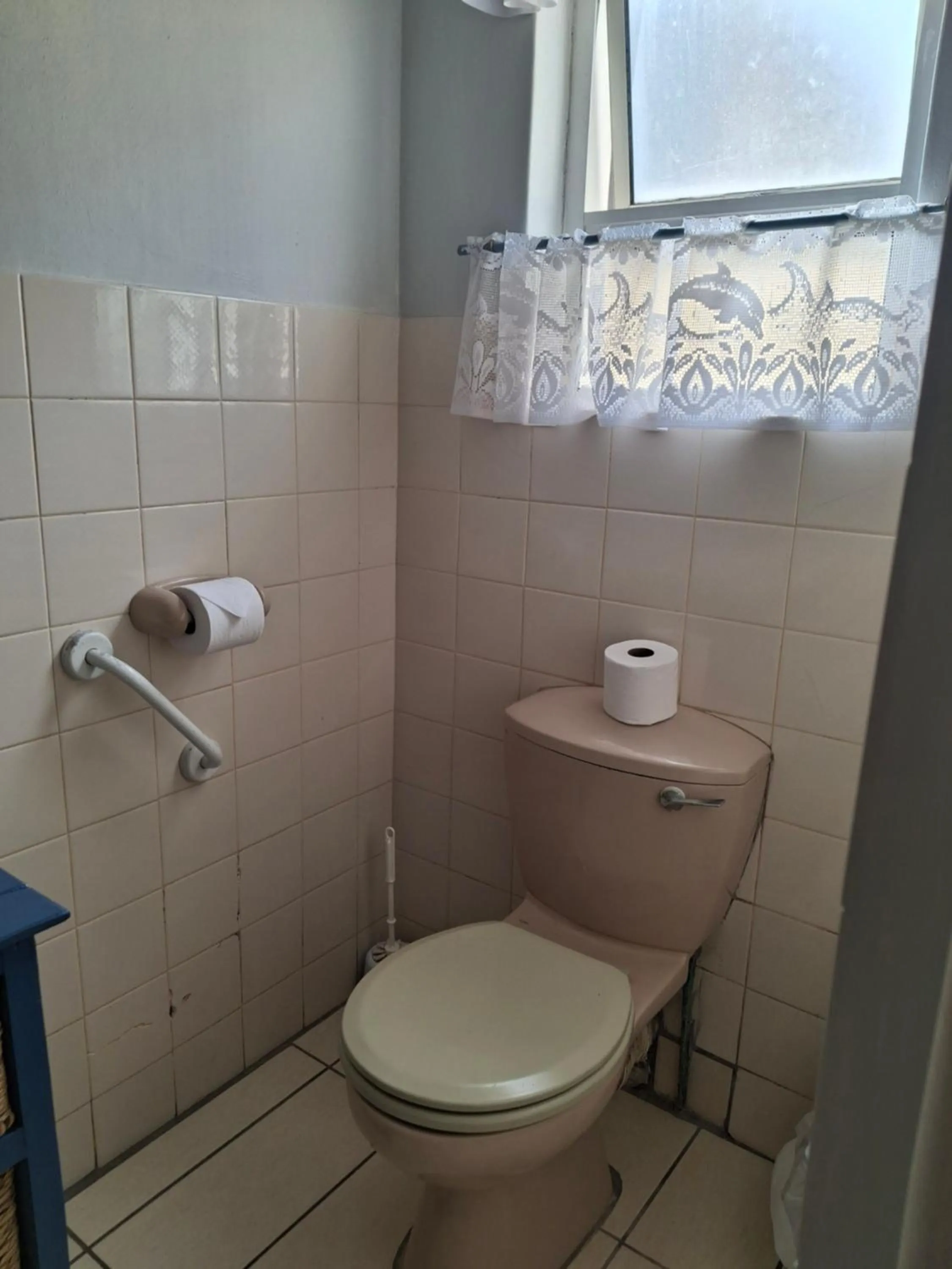 Toilet in Whale Watchers Inn