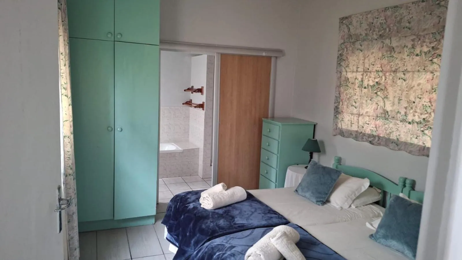 Bedroom, Bed in Whale Watchers Inn