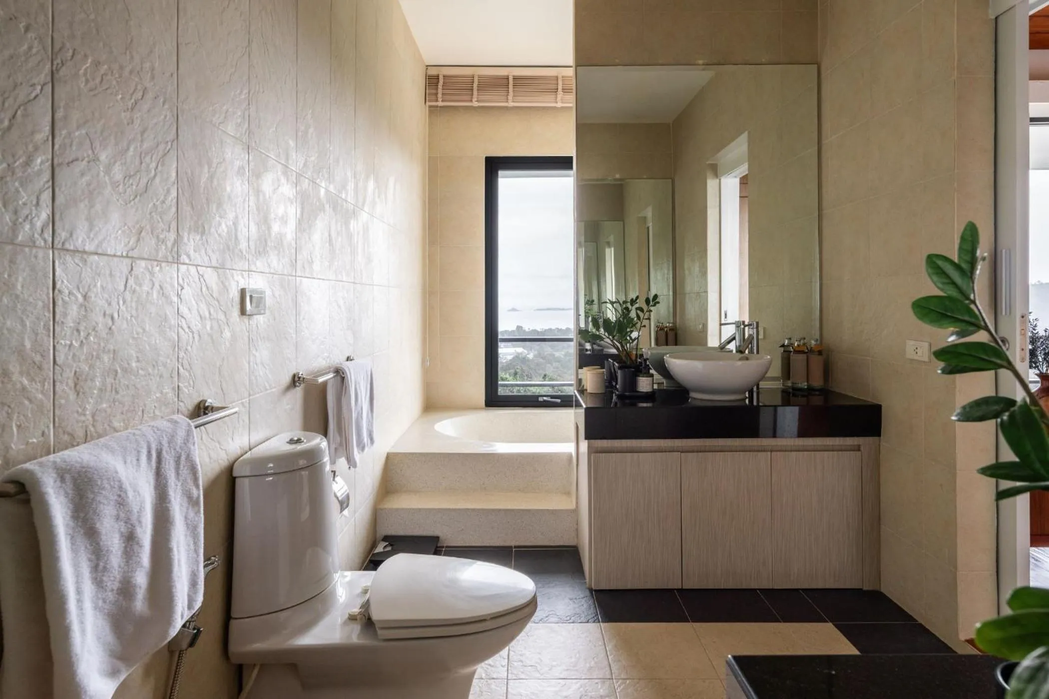 Toilet in Villa Mullion Cove