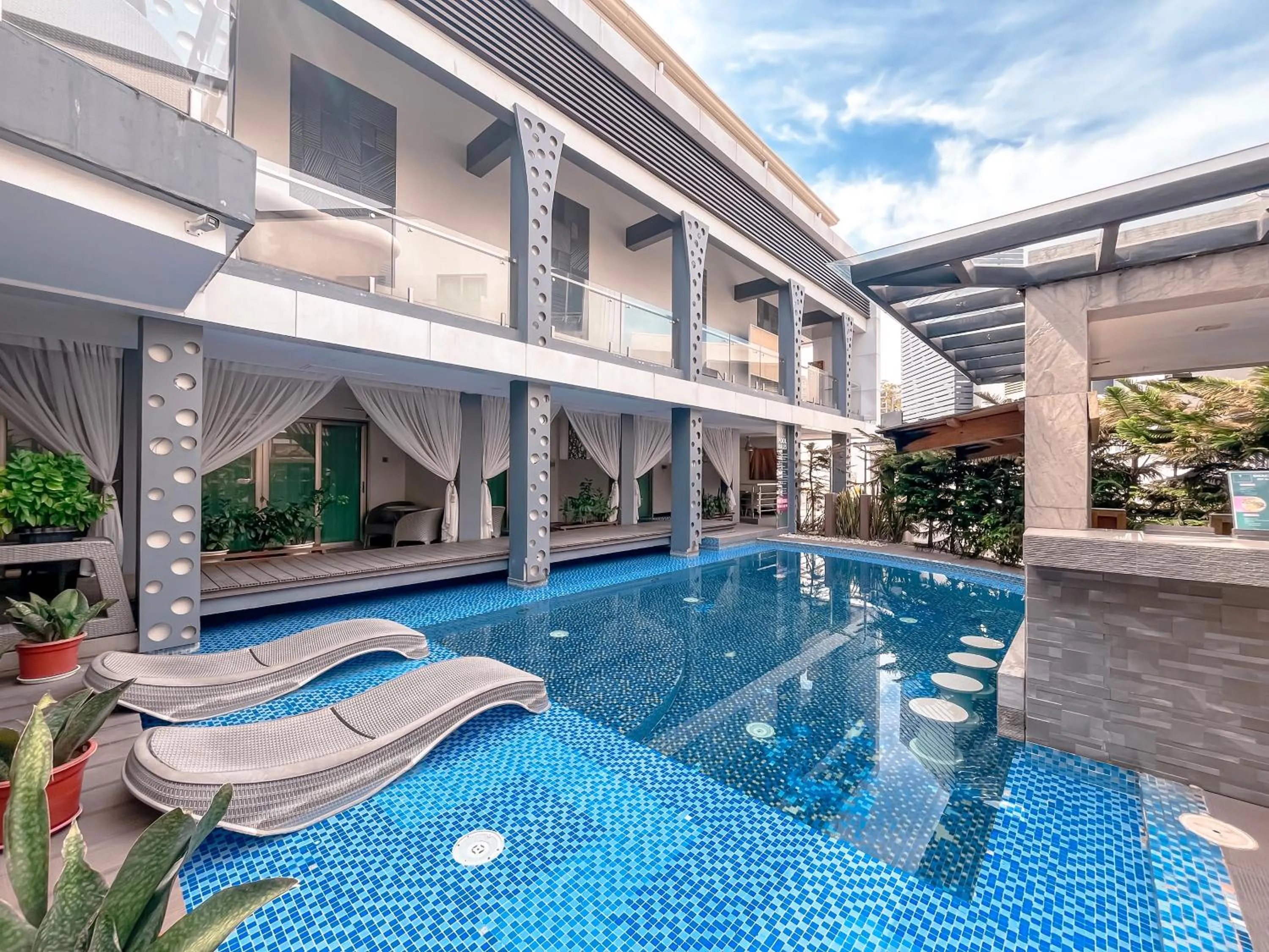 Swimming pool in Eloisa Royal Suites