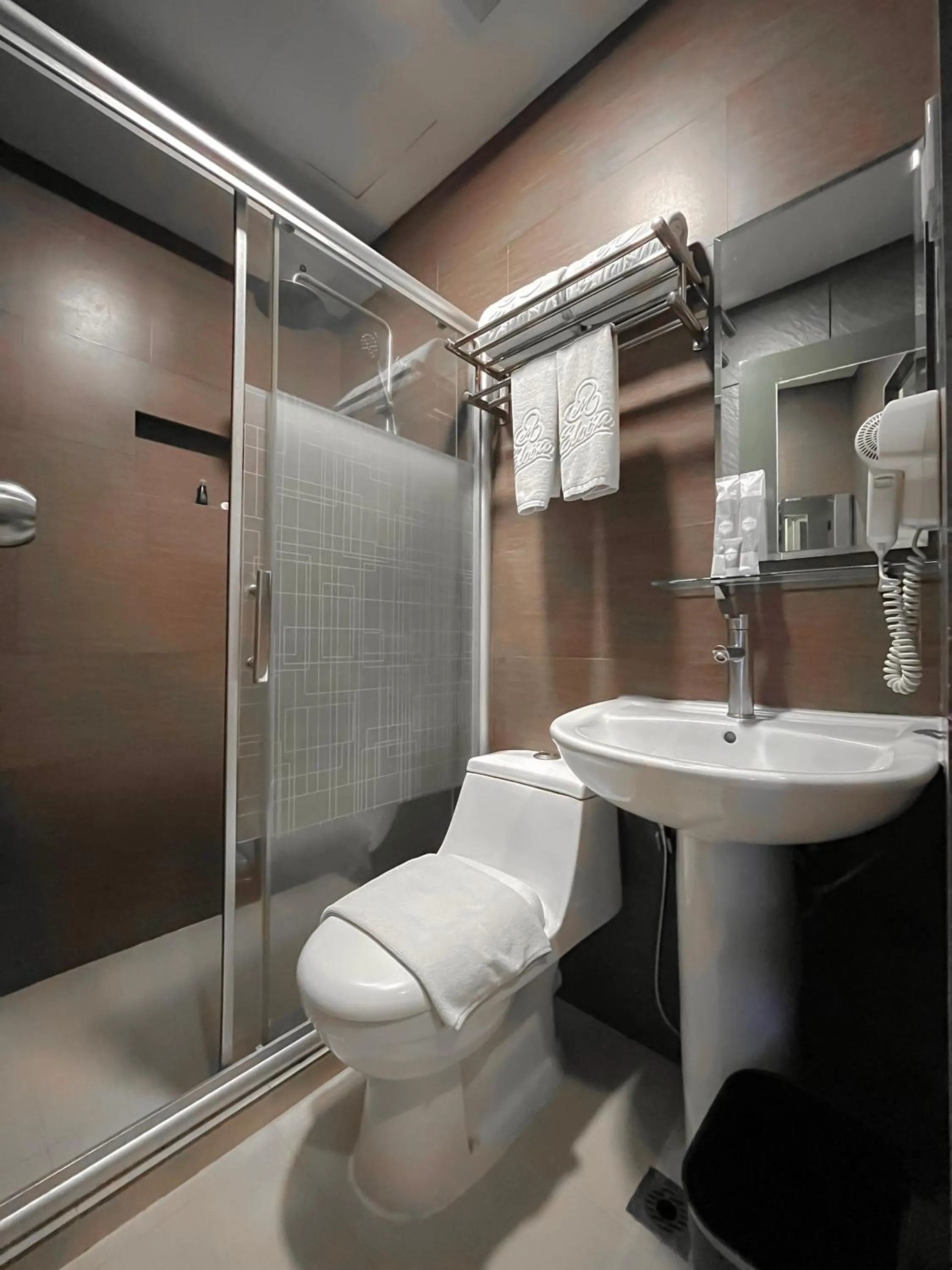 Toilet in Eloisa Royal Suites