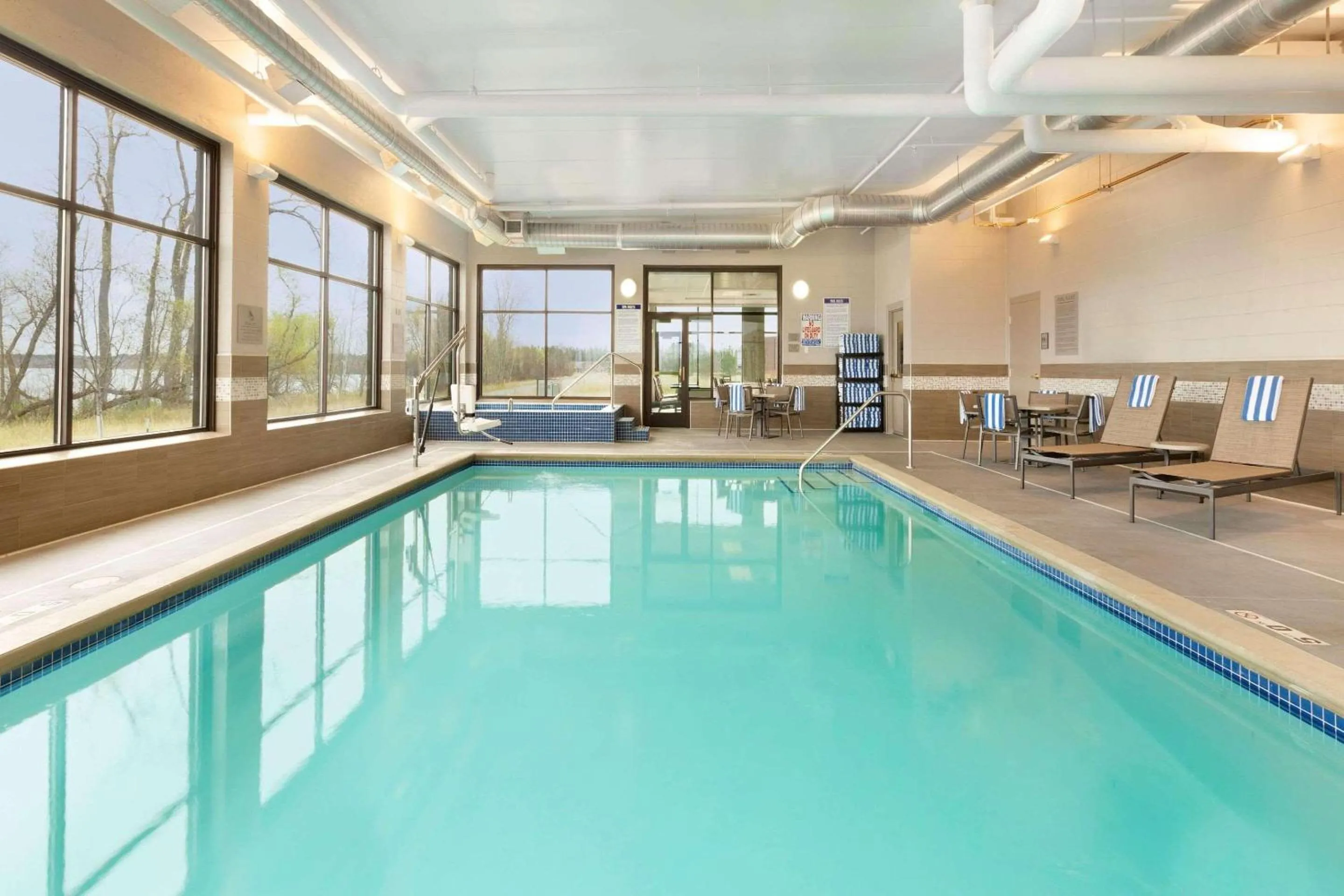 Swimming pool in Country Inn & Suites by Radisson, Bemidji, MN