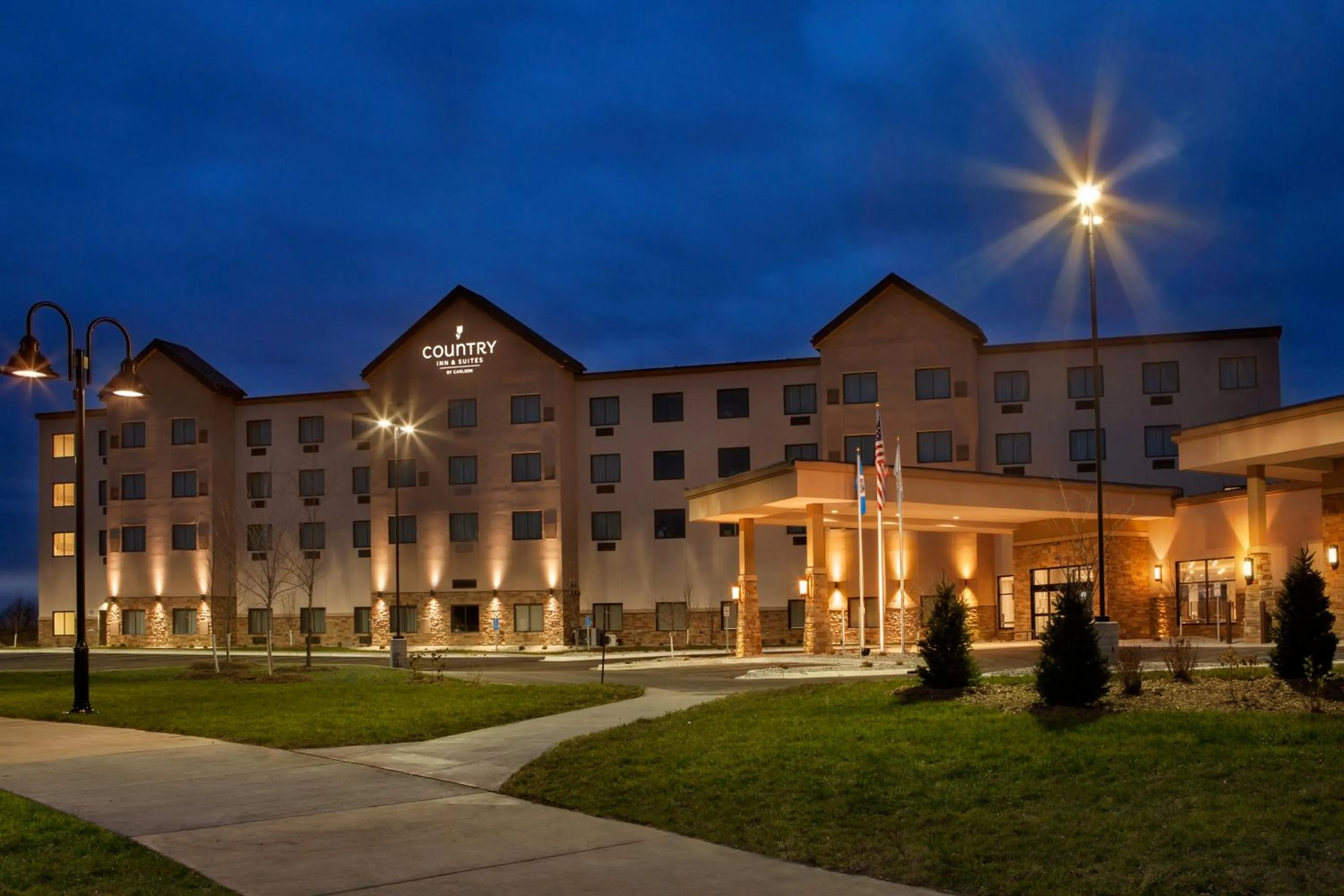 Property building in Country Inn & Suites by Radisson, Bemidji, MN