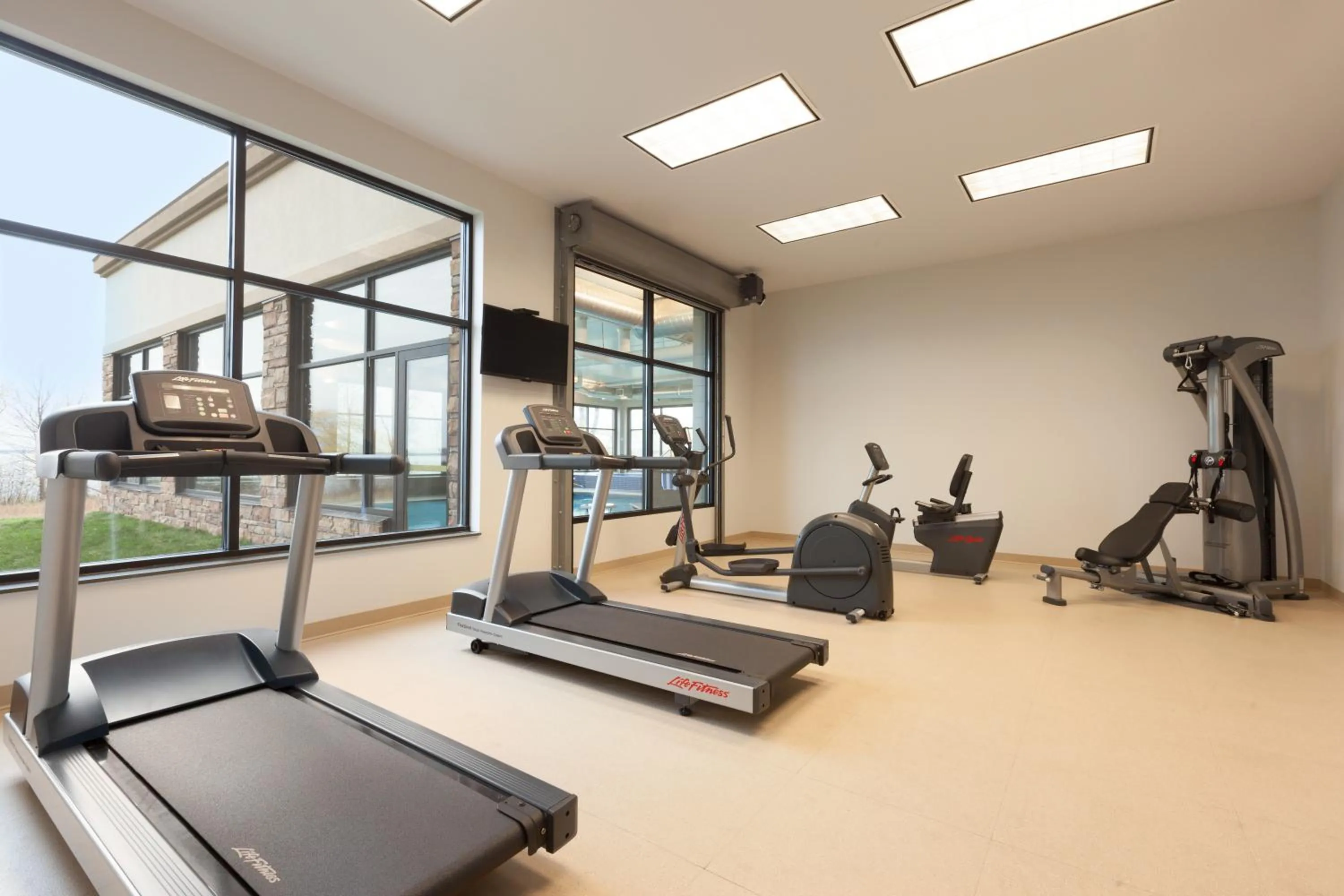 Fitness centre/facilities in Country Inn & Suites by Radisson, Bemidji, MN