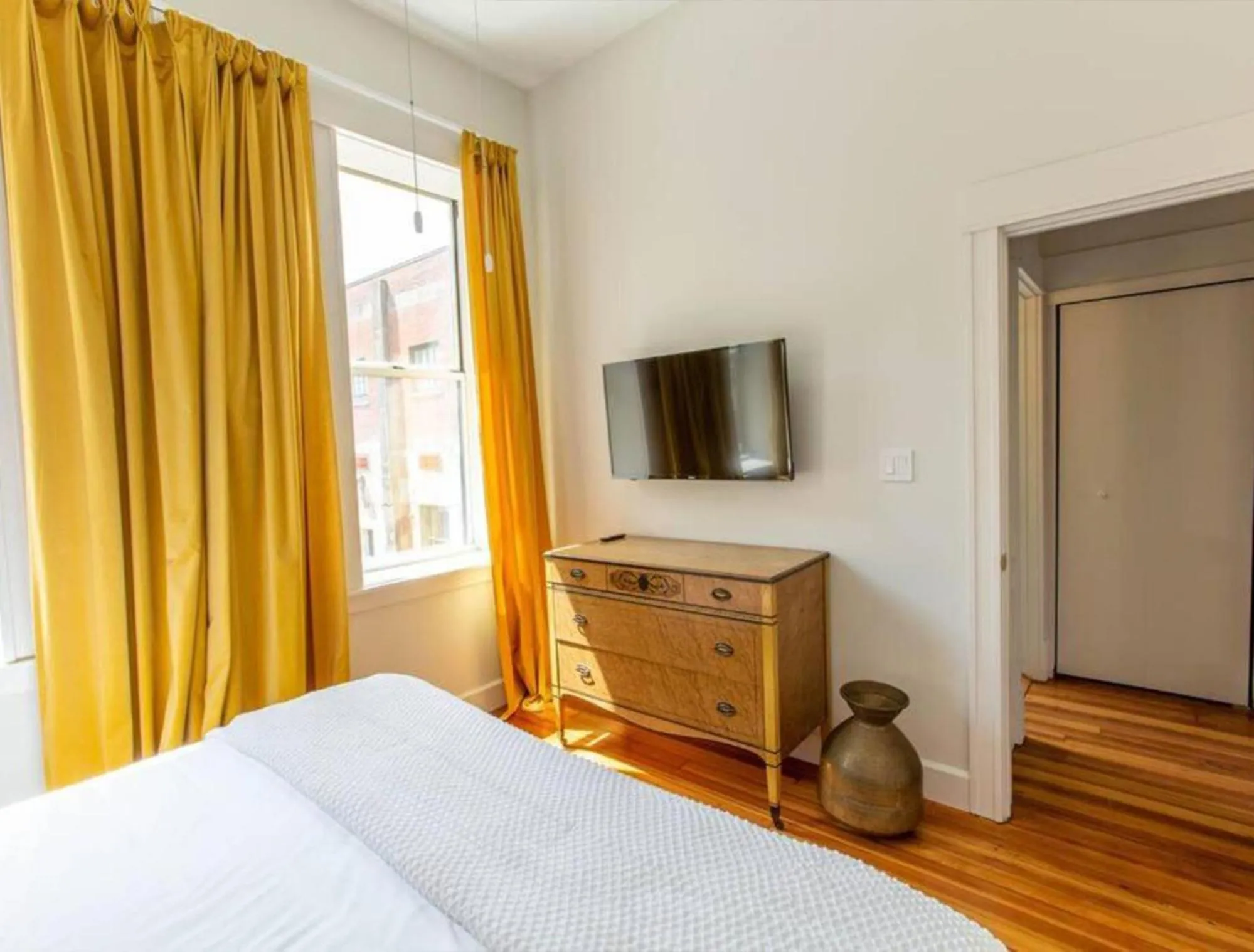 TV and multimedia, Bed in The Bellwether Hotel