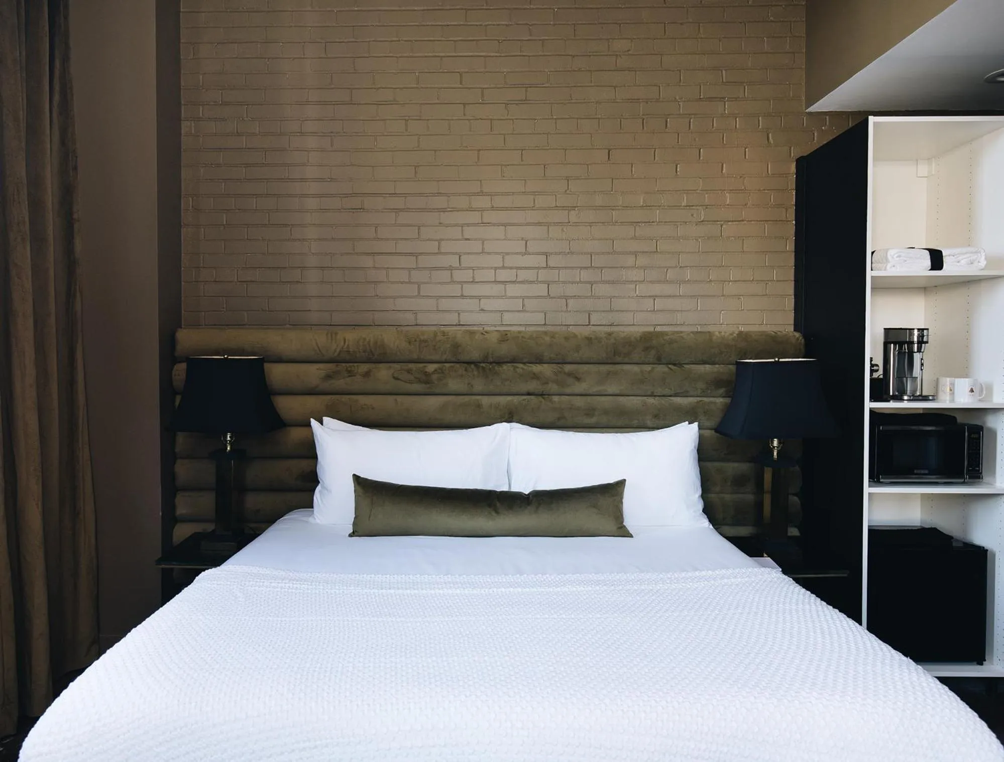 Bedroom, Bed in The Bellwether Hotel