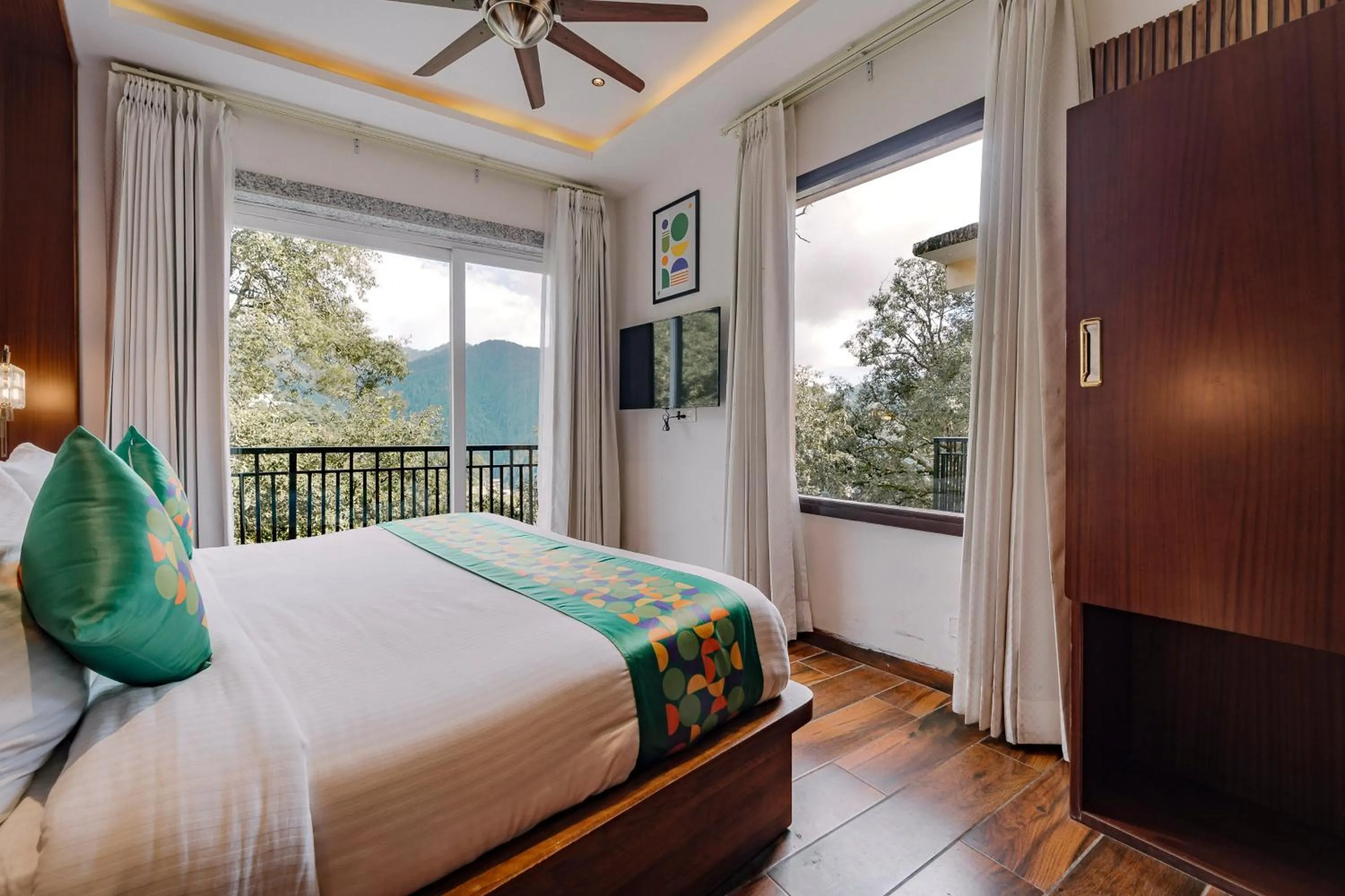 Bedroom, Bed in Treebo Hilldaar Dalhousie