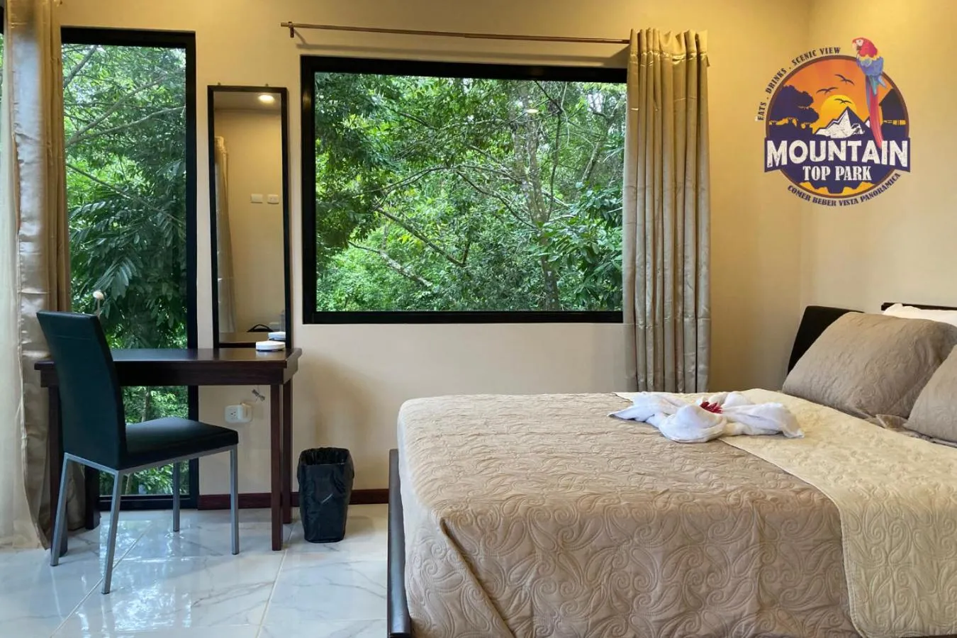 Bed in Mountain Top Park Hotel