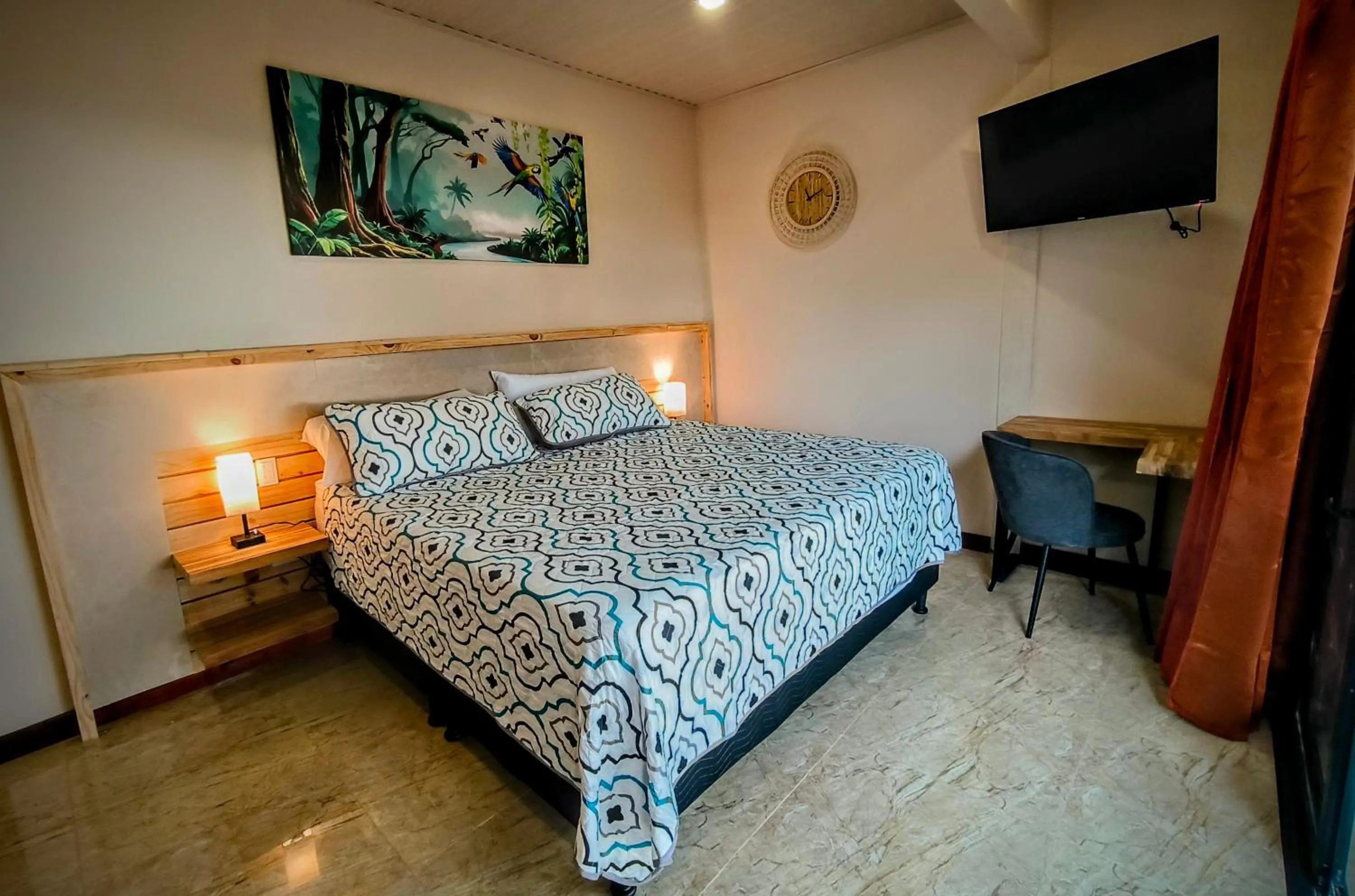 Bedroom, Bed in Mountain Top Park Hotel