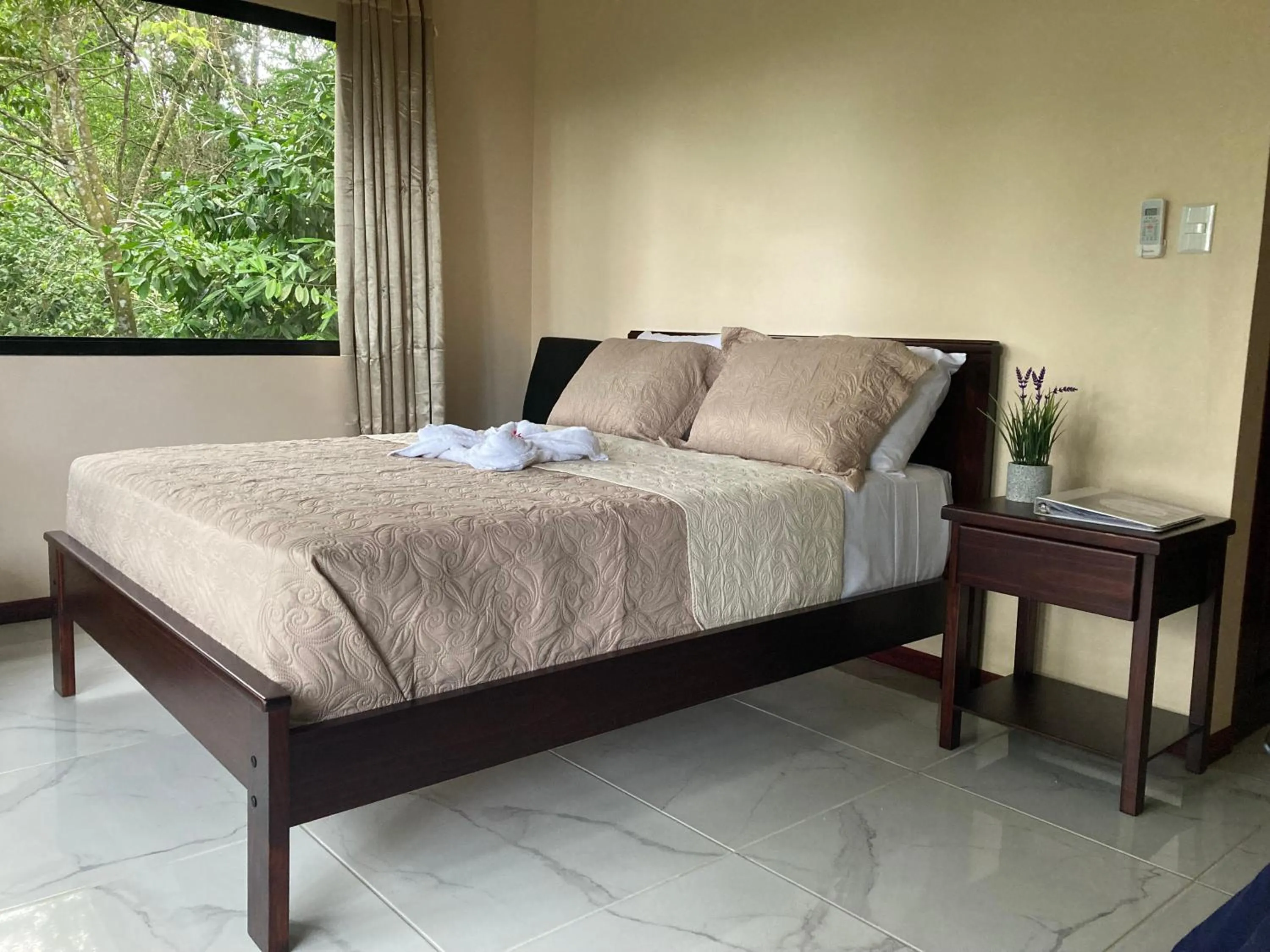 Bed in Mountain Top Park Hotel