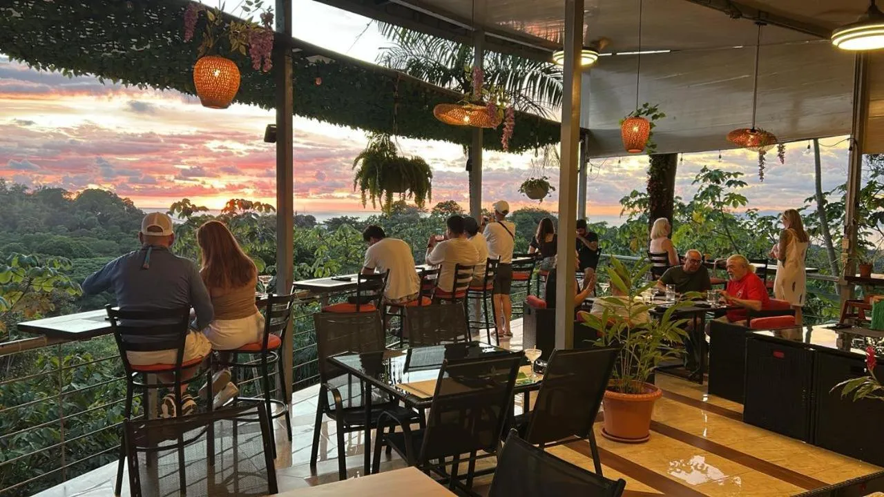 Restaurant/places to eat in Mountain Top Park Hotel