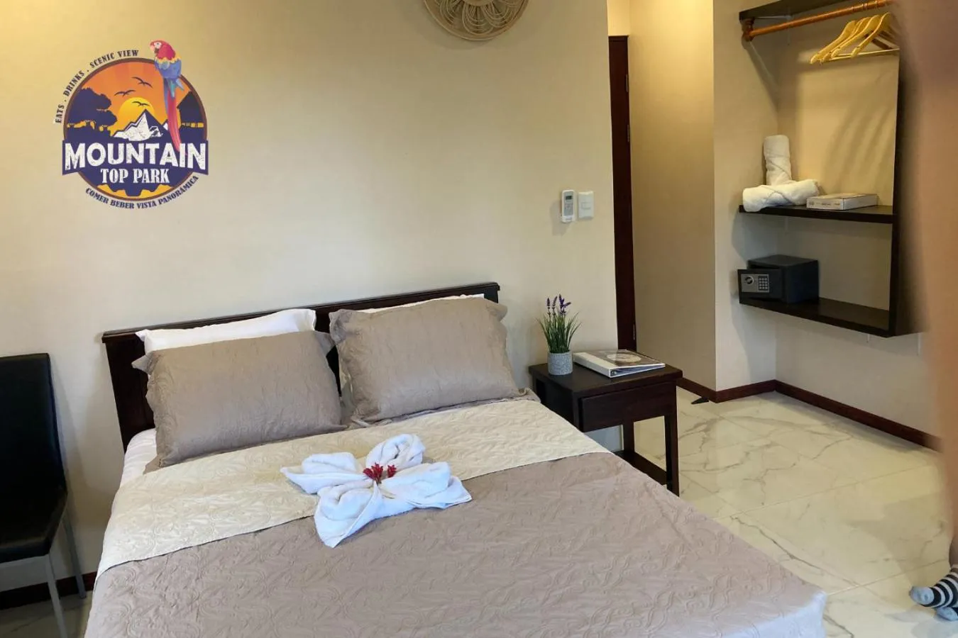 Bed in Mountain Top Park Hotel