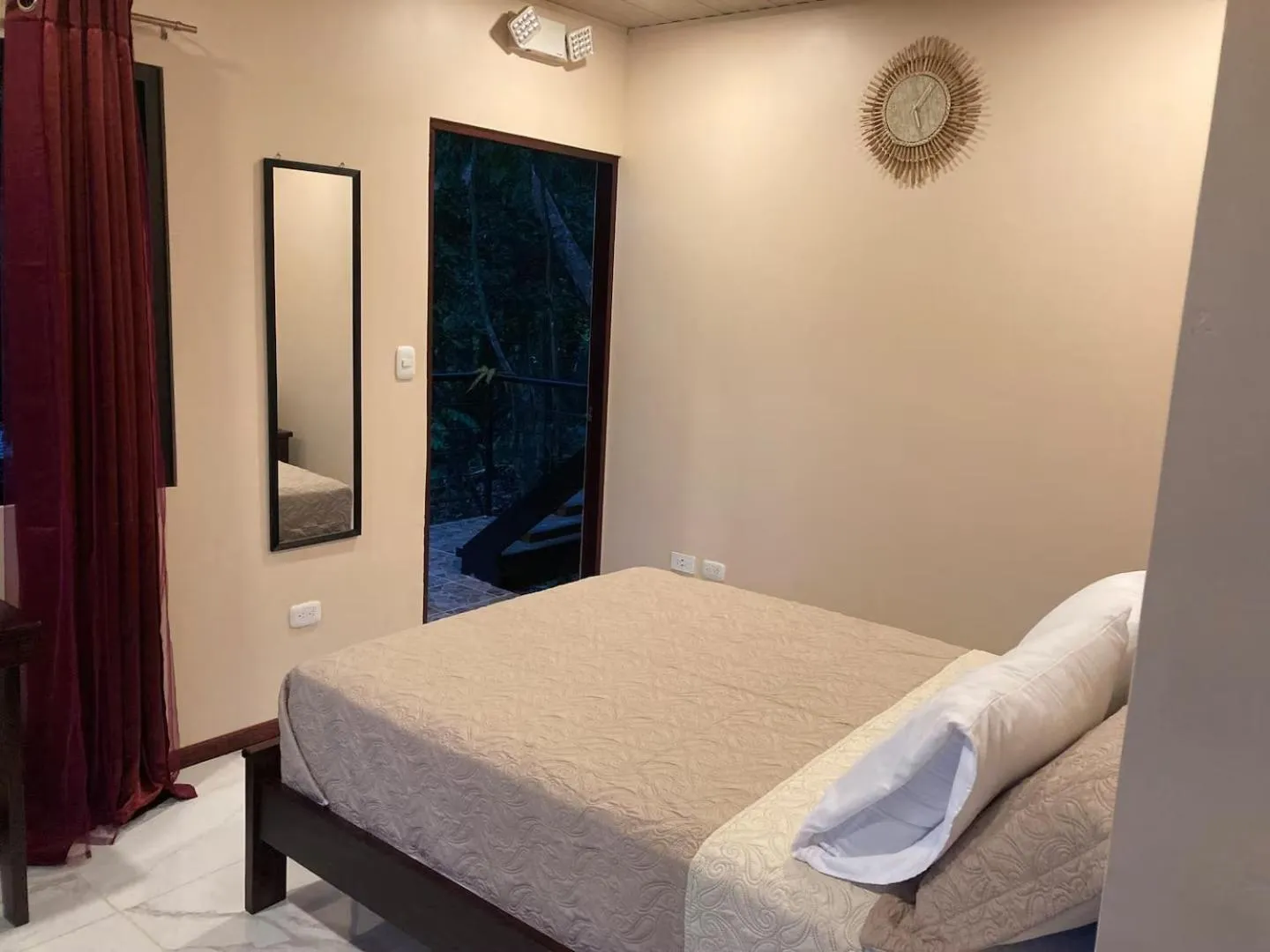 Bed in Mountain Top Park Hotel