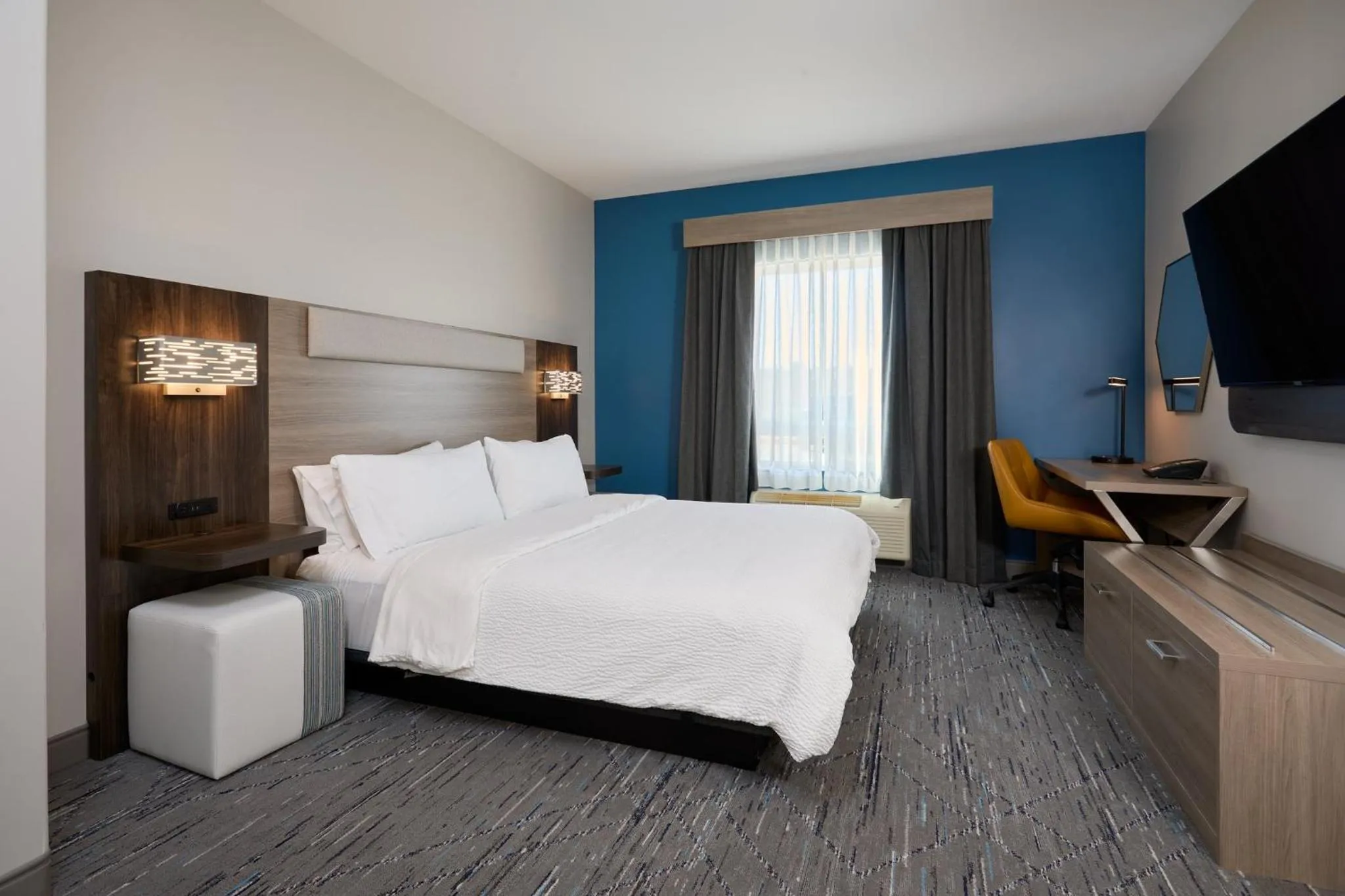 Photo of the whole room, Bed in Holiday Inn Express Hotel & Suites Swift Current by IHG