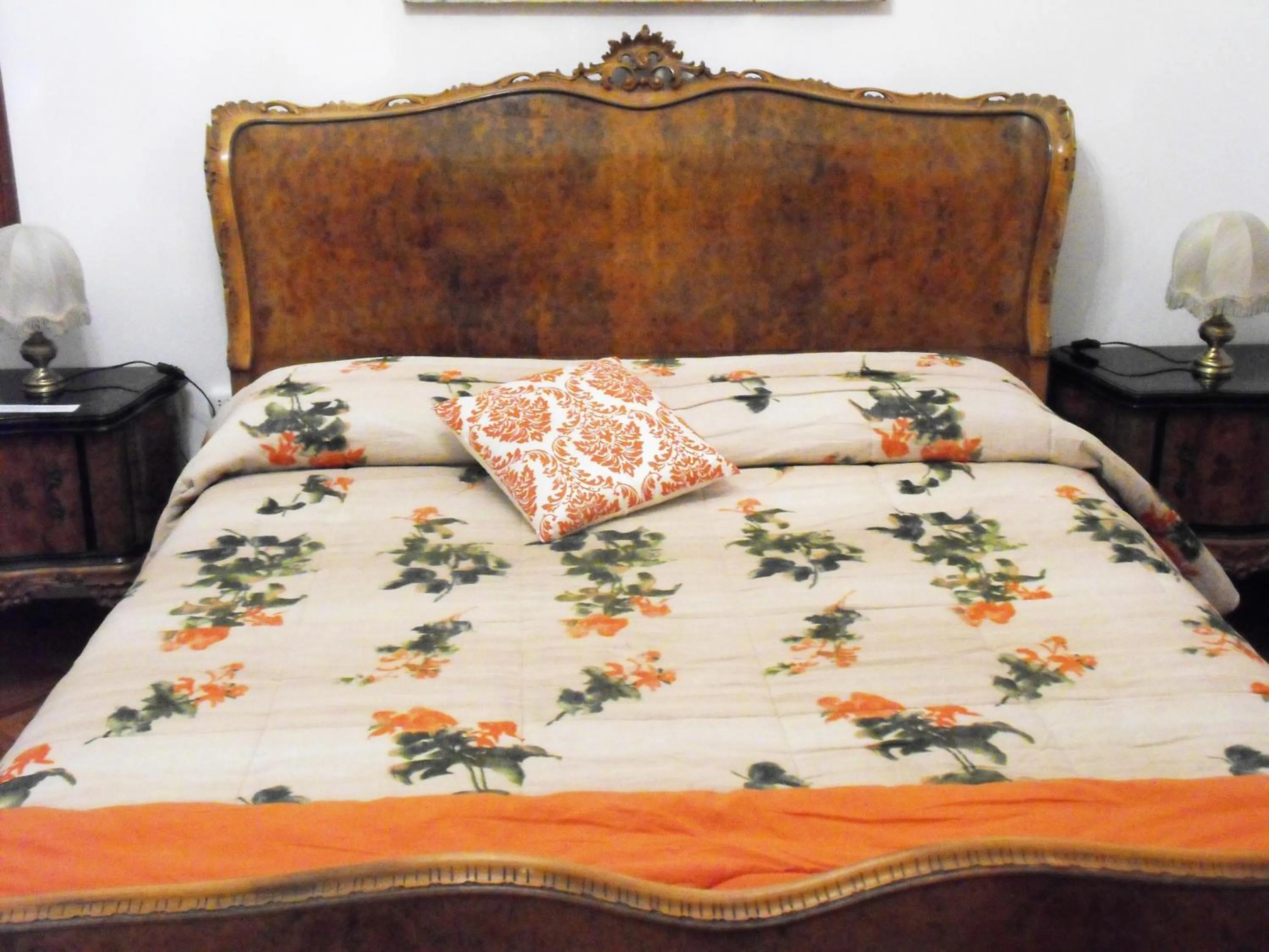 Photo of the whole room, Bed in Art&Coffee