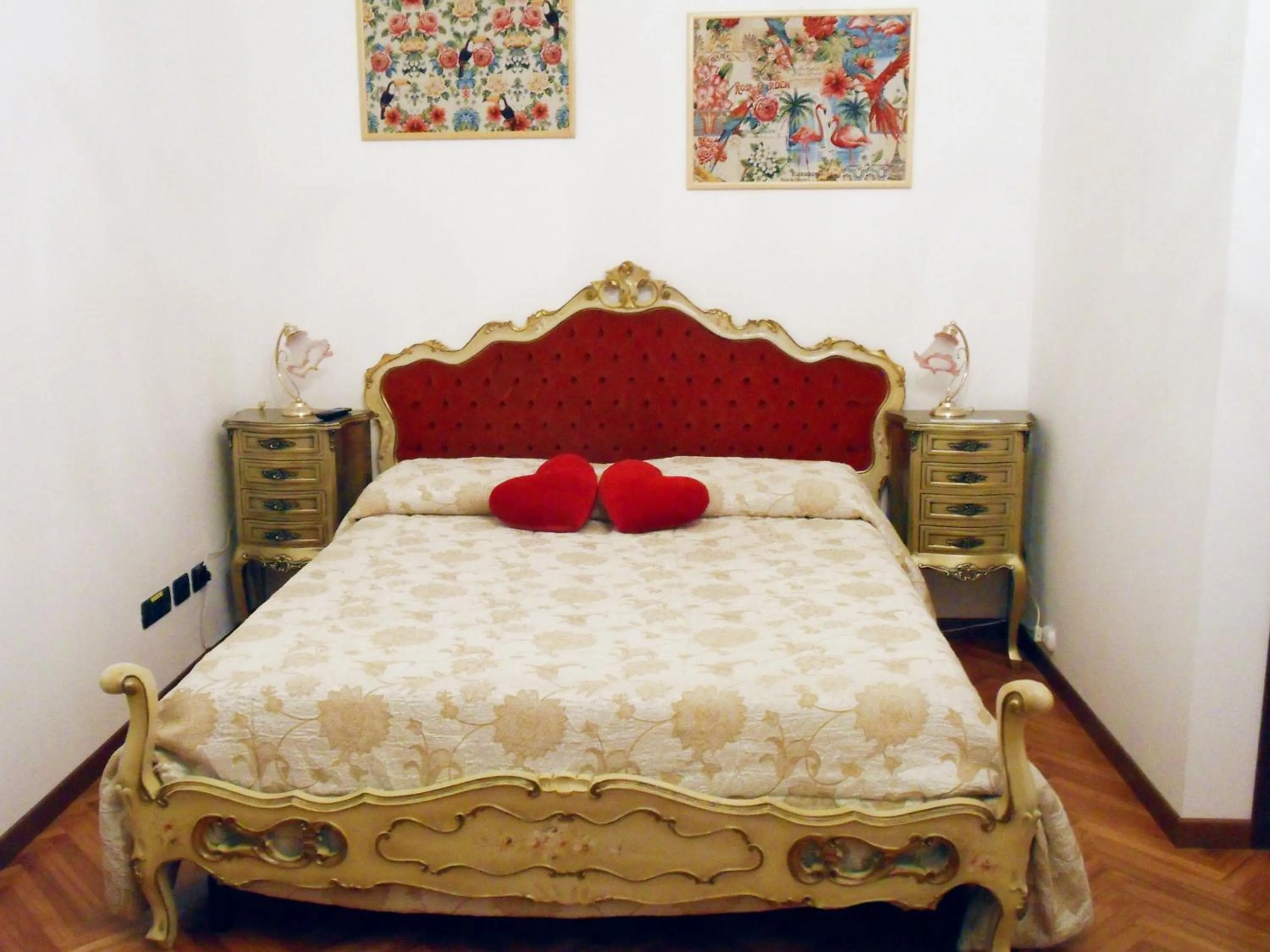 Photo of the whole room, Bed in Art&Coffee