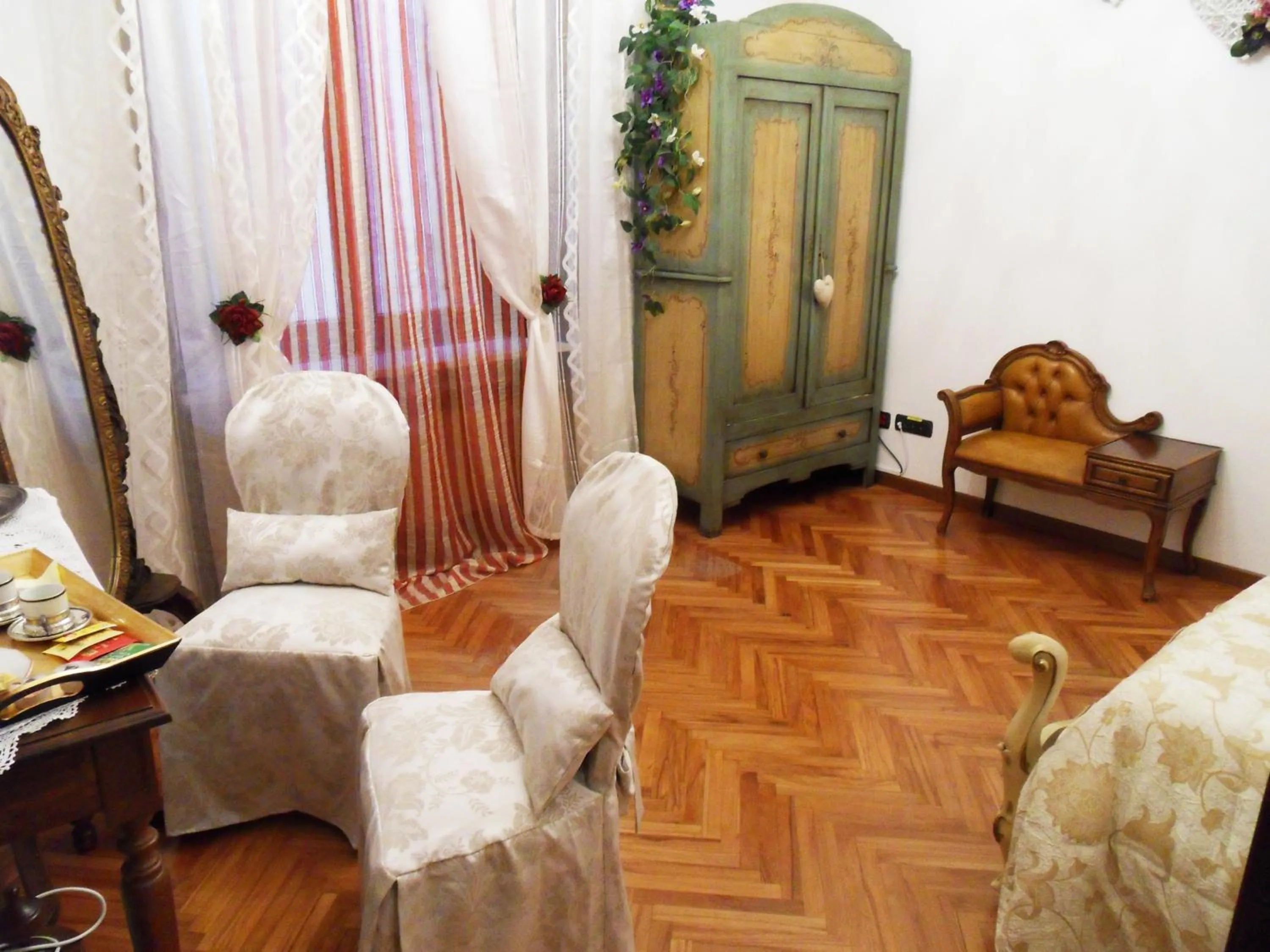 Photo of the whole room in Art&Coffee