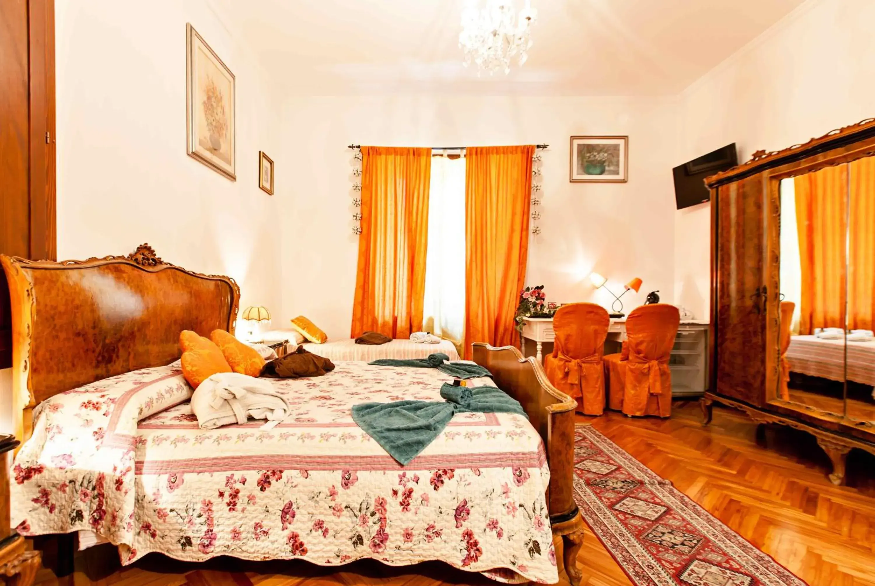 Double Room with Shared Bathroom in Art&Coffee Double Room with Shared Bathroom in Art&Coffee