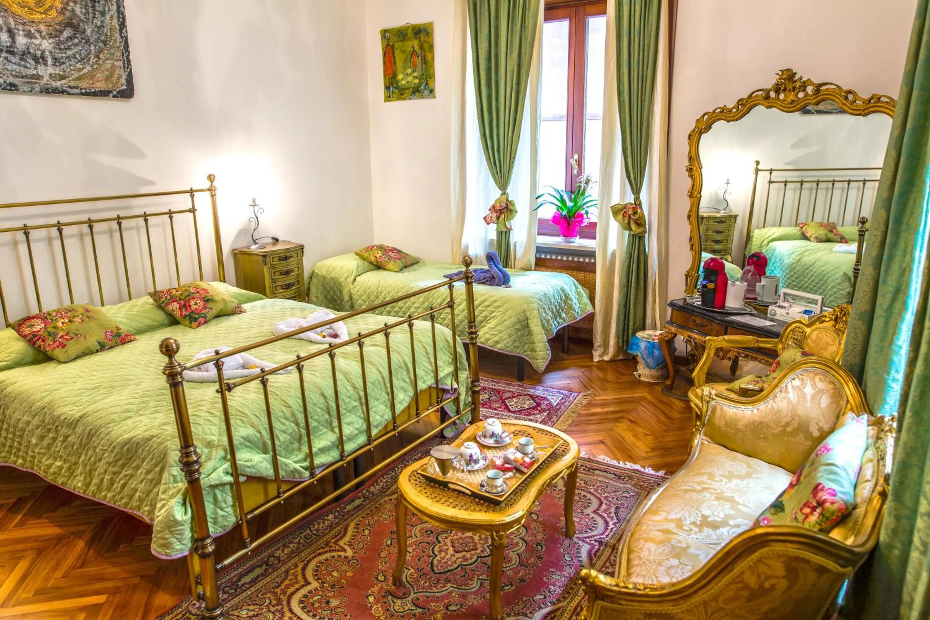 Photo of the whole room, Bed in Art&Coffee