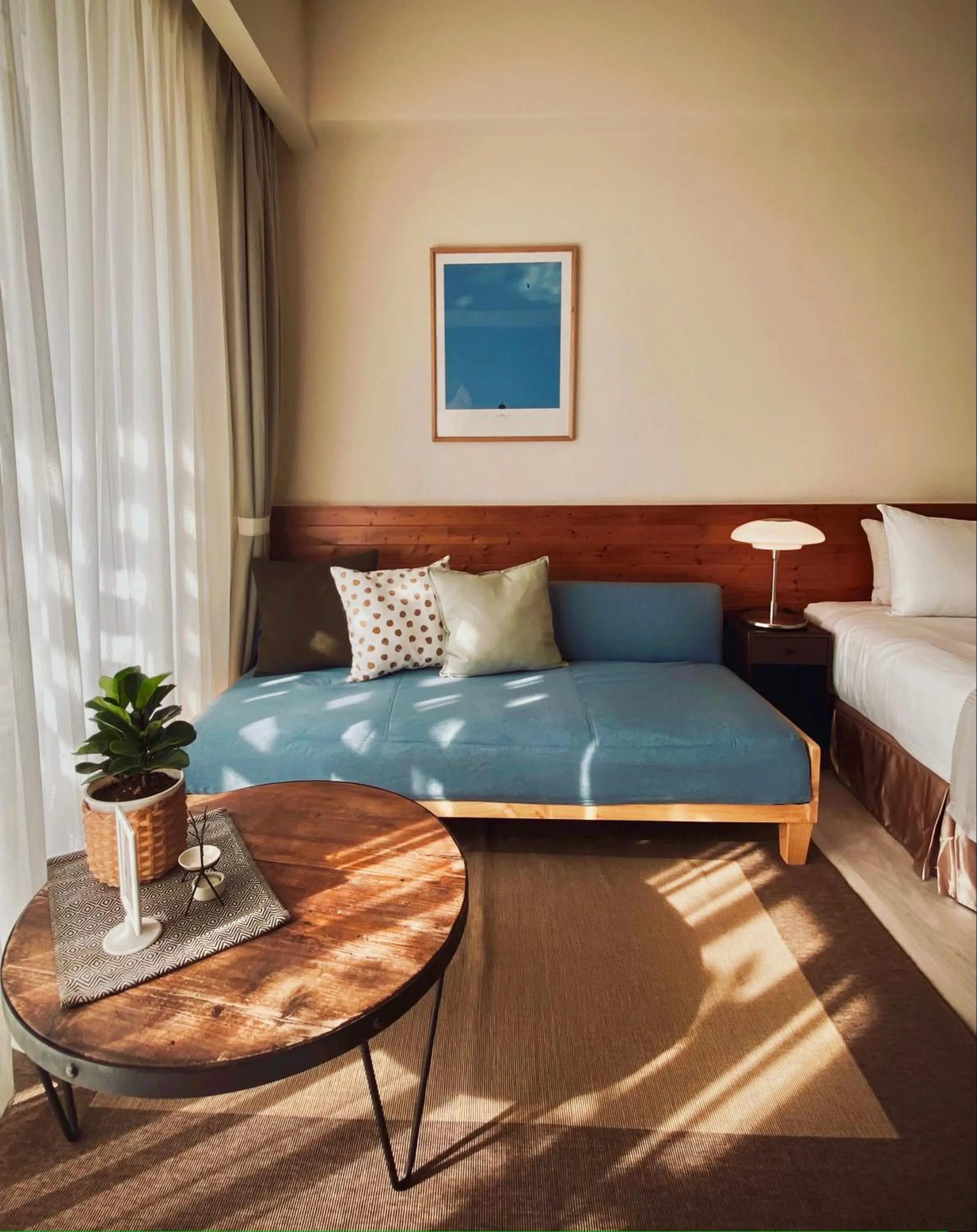 Seating area, Bed in The Deer Head Inn