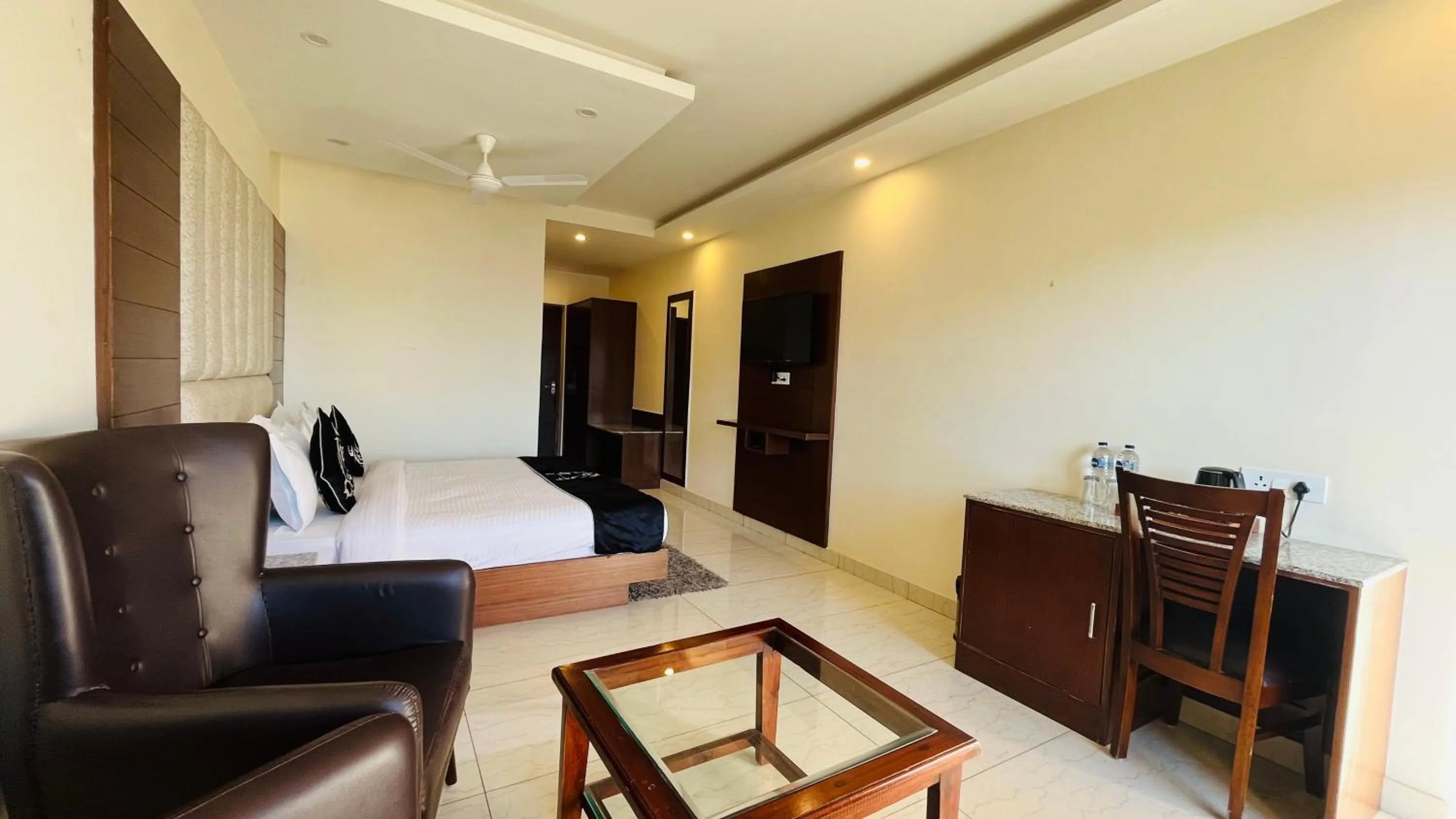 Bed in Trideus Mountain Club & Resort, Mussoorie