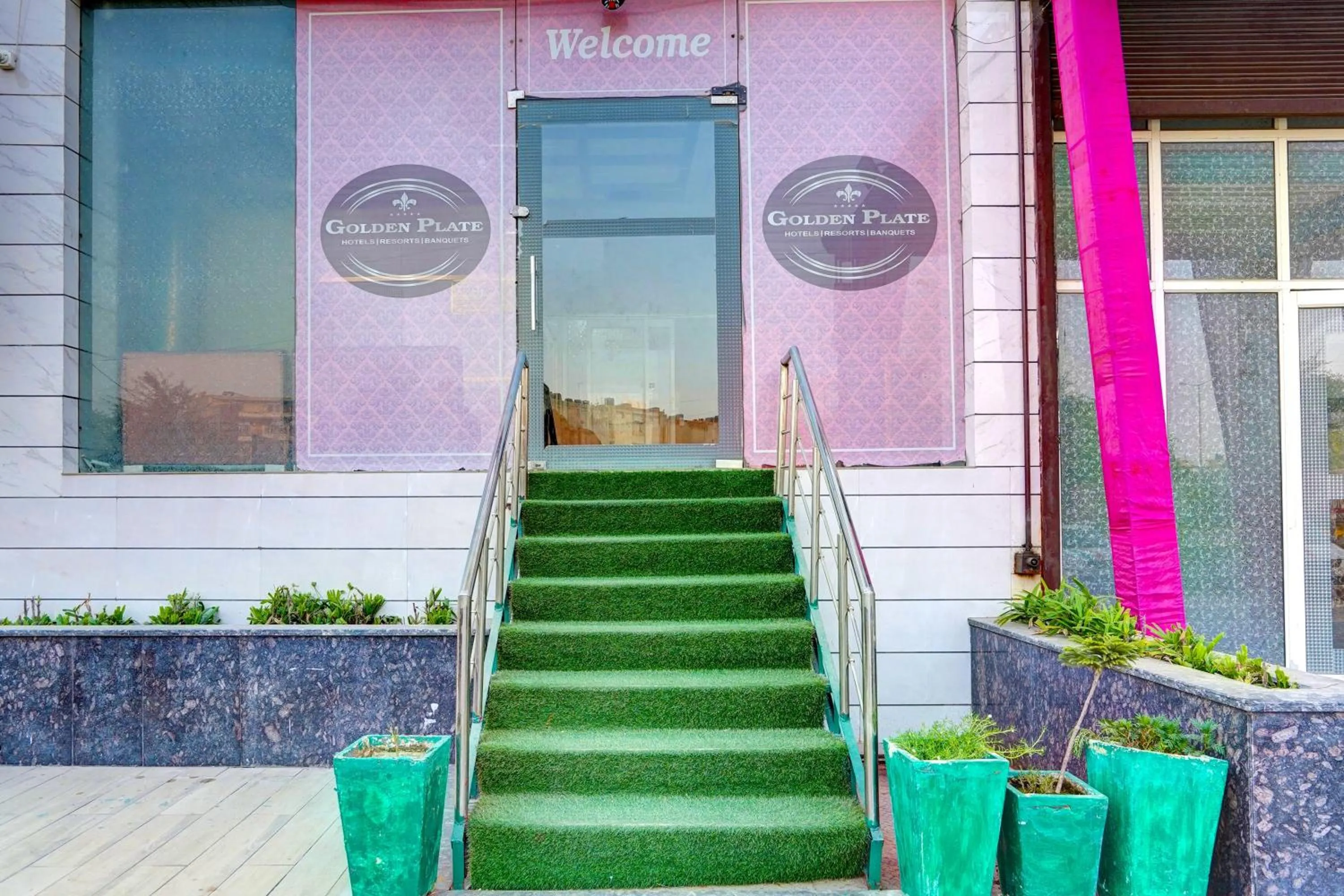 Facade/entrance in Collection O Liv Inn